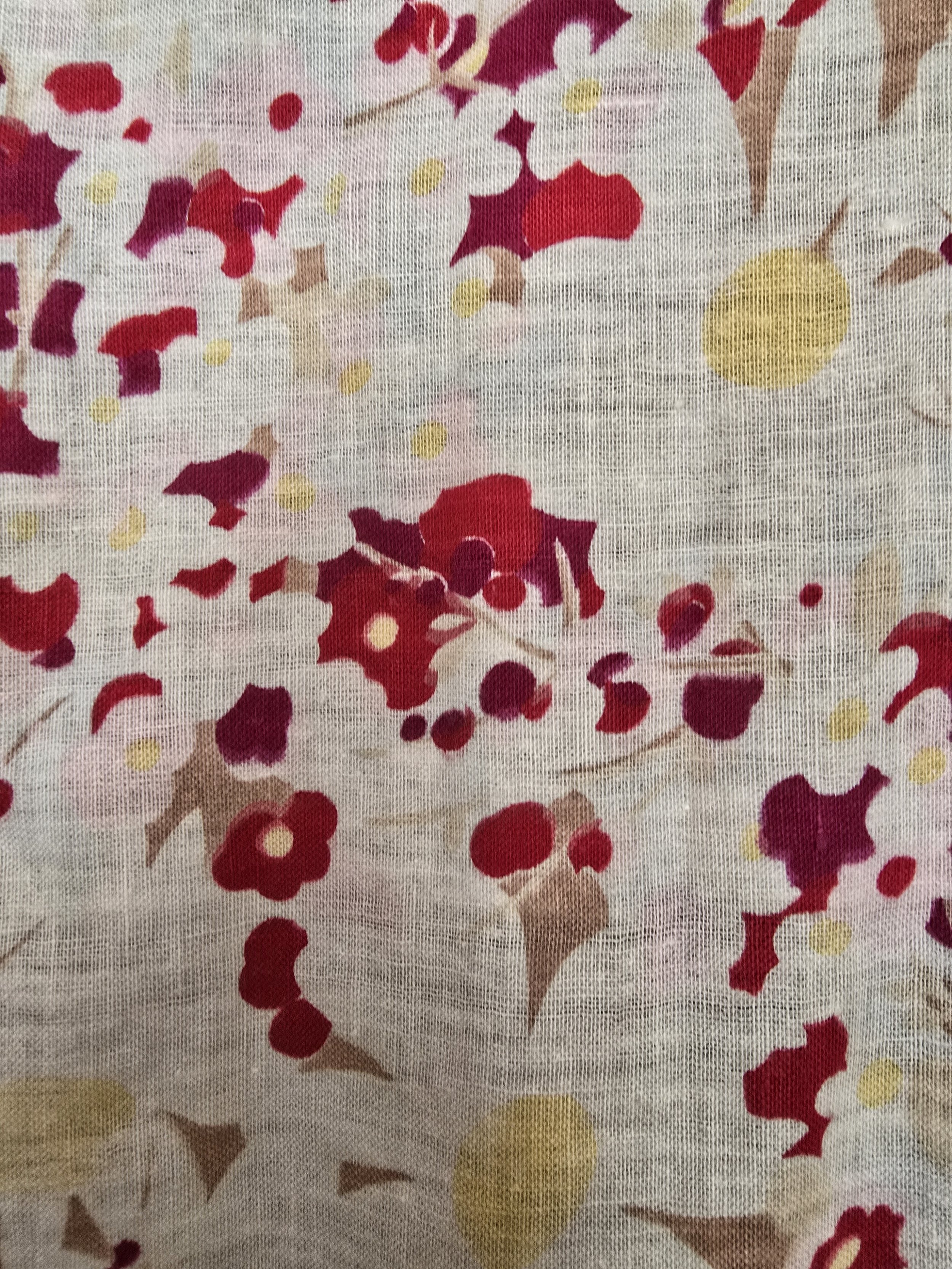 Delicate 20th-century French fabric with berry-like blossoms