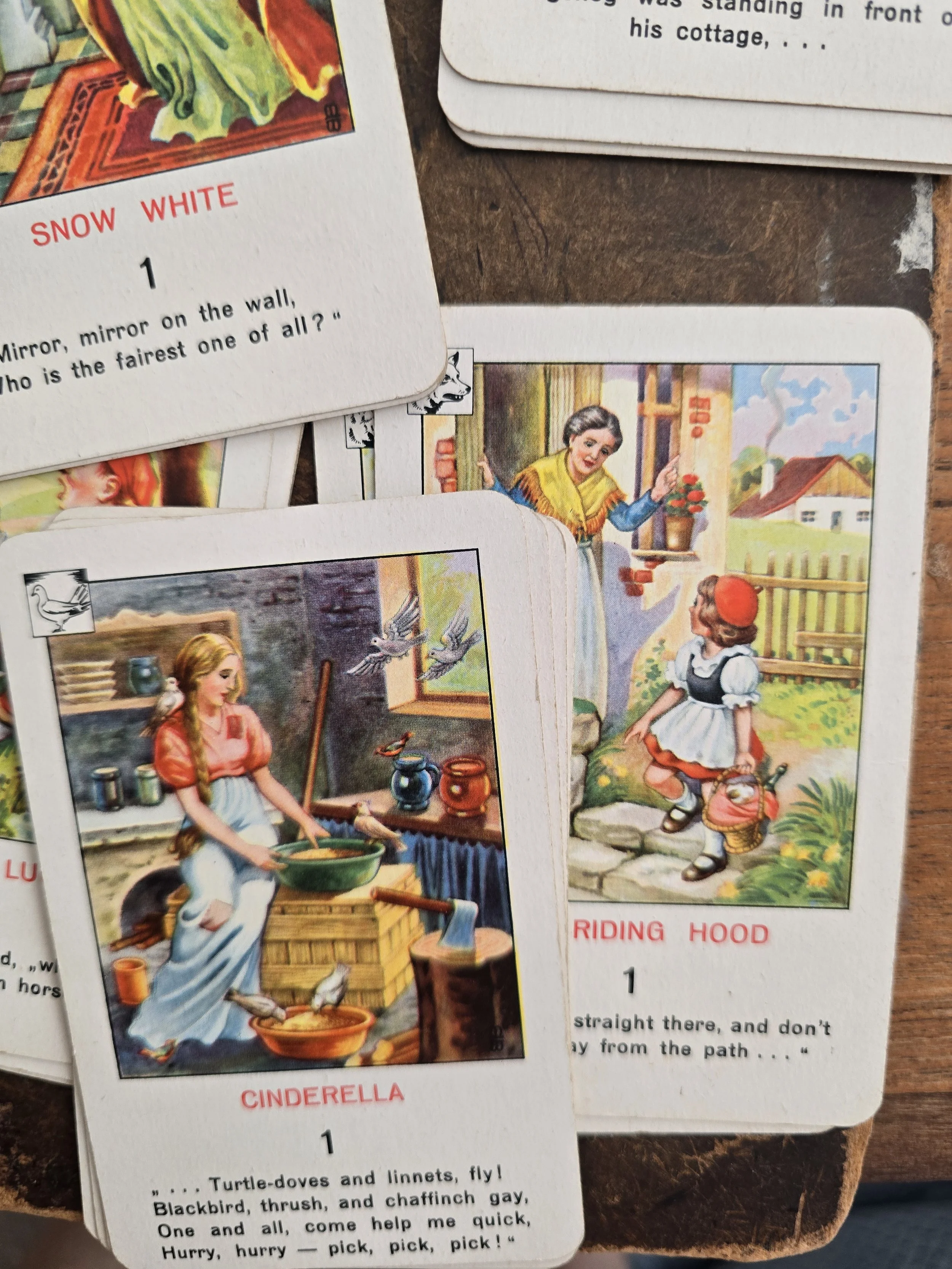 Vintage Sleeping Beauty card with colourful storybook illustration from the Piatnik Fairy Tale Families game.
