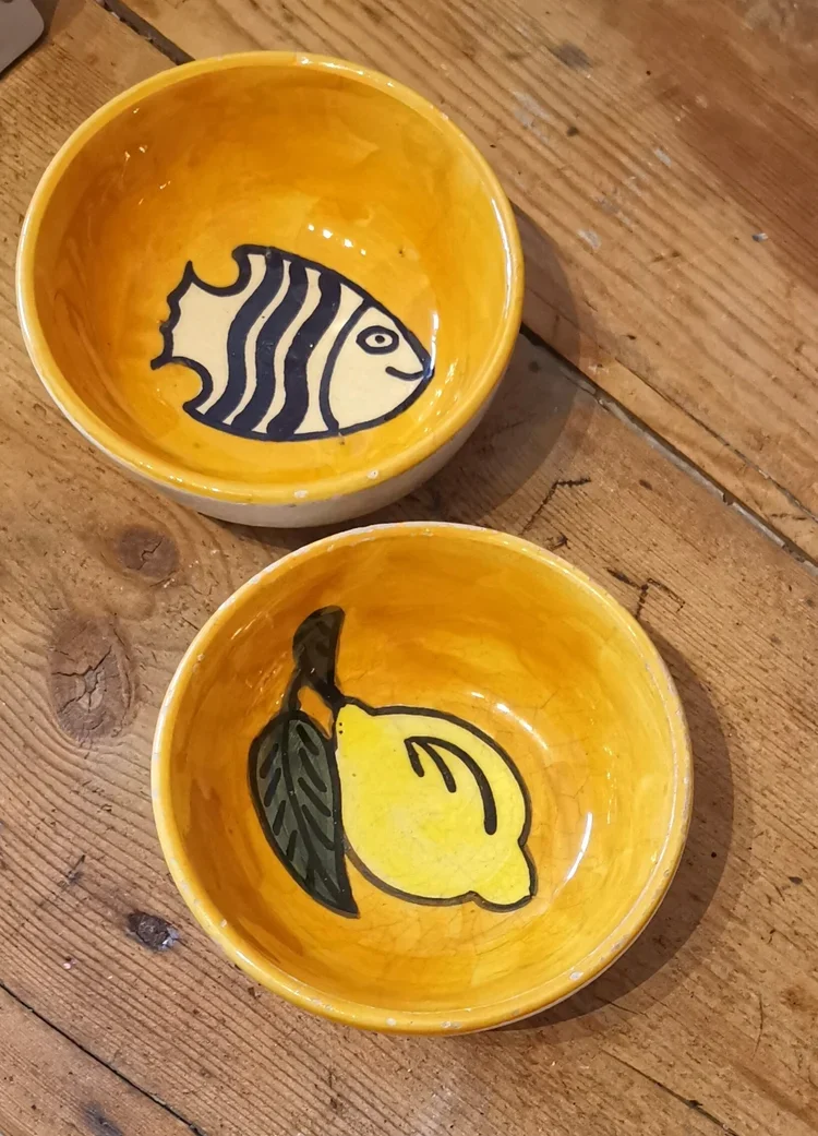 Pair of 1970s Tunisian hand painted bowls from Nabeul featuring fish and lemon designs