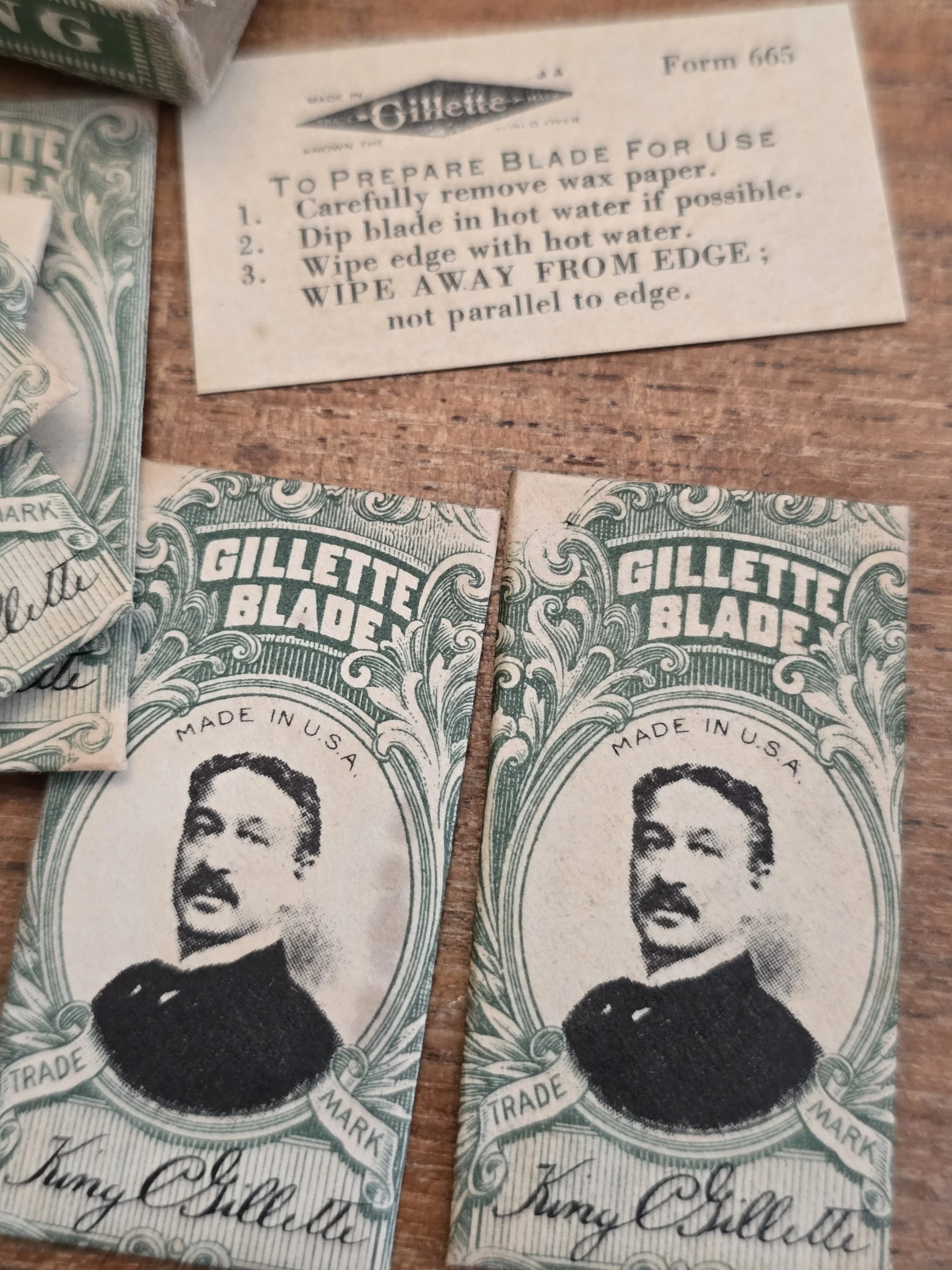 Original Gillette instruction card included with the blade packet.
