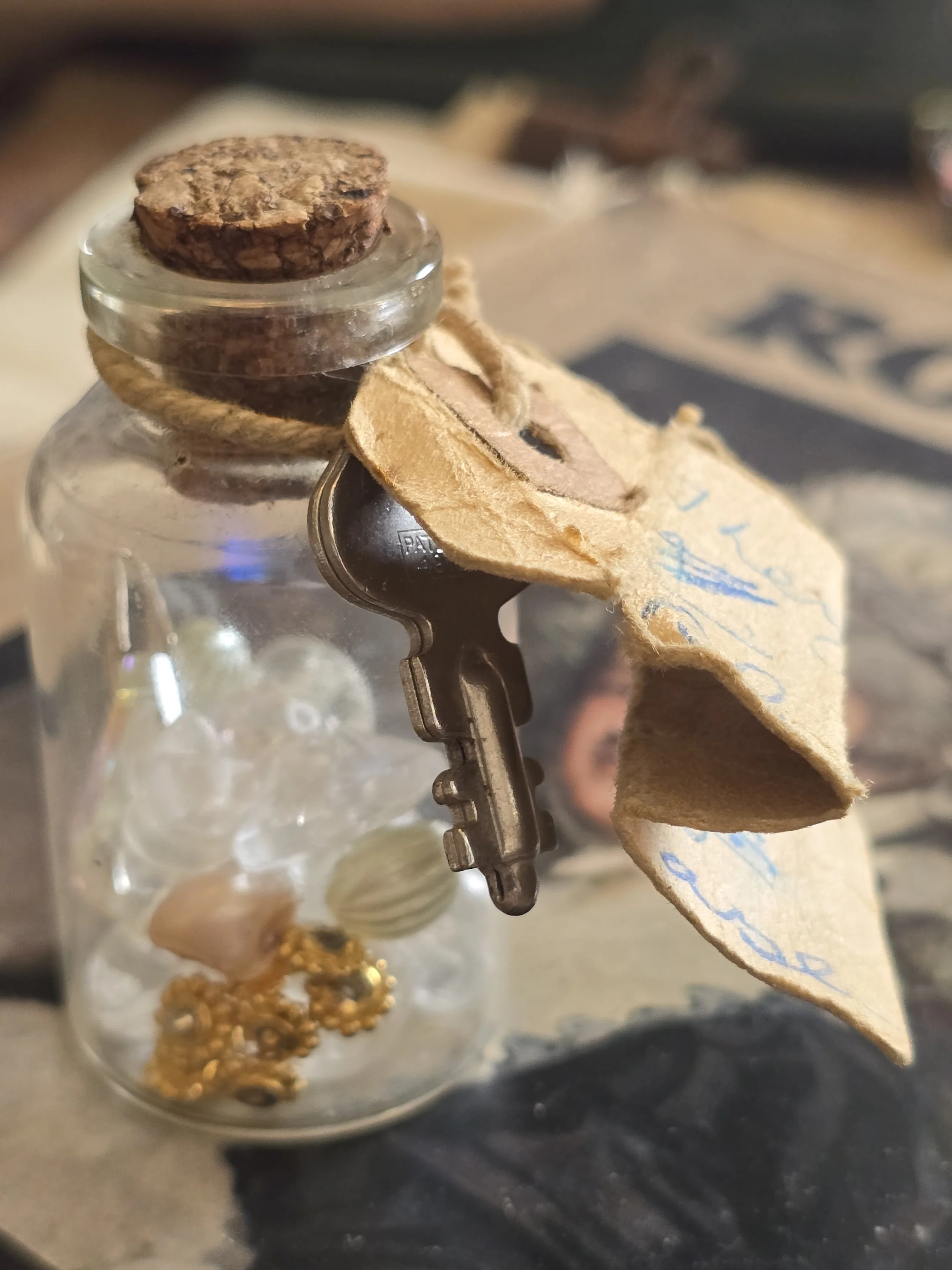 Miniature decorative assemblage using collected vintage objects