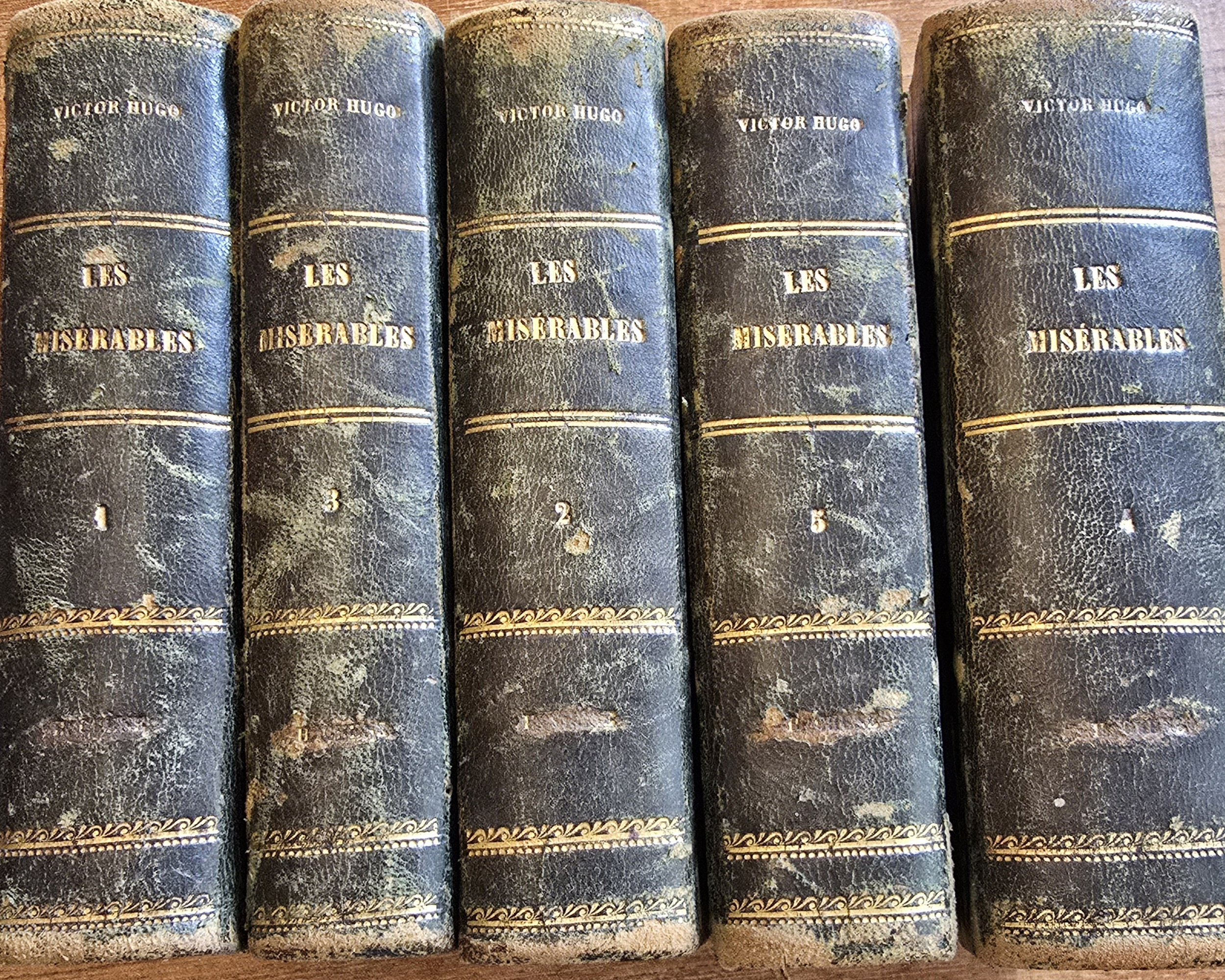 les_miserables_books_03.jpg