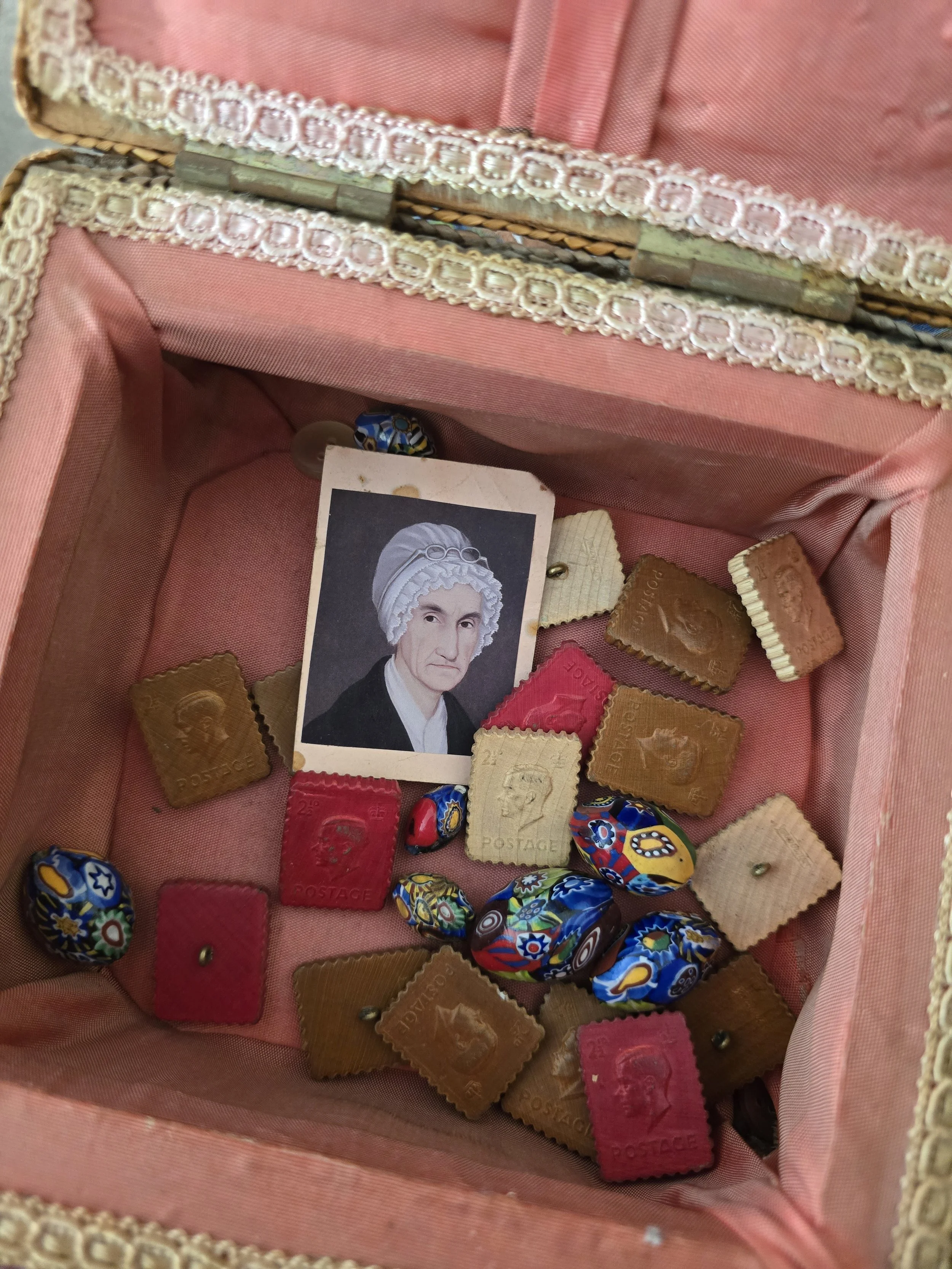 Complete set of sixteen vintage King George VI novelty casein buttons.