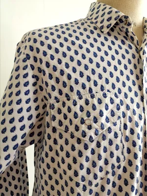 Vintage French Provençale shirt with double front pockets.