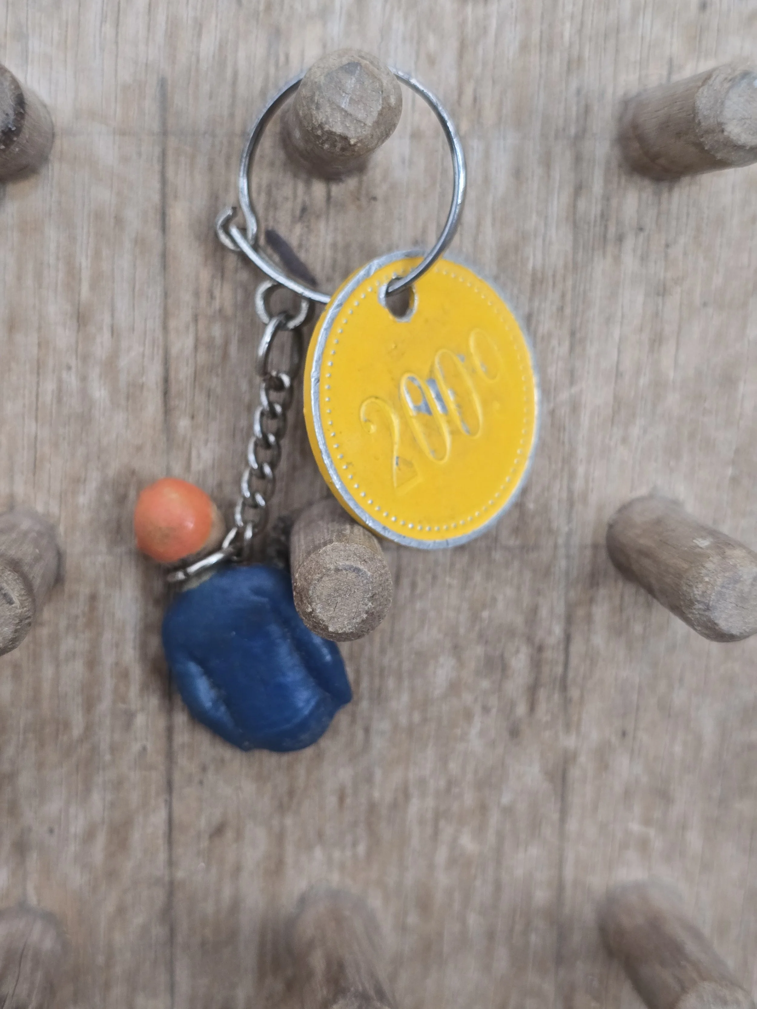 Reverse of vintage IBM-Klub Sparte Tennis keyring stamped 2090.