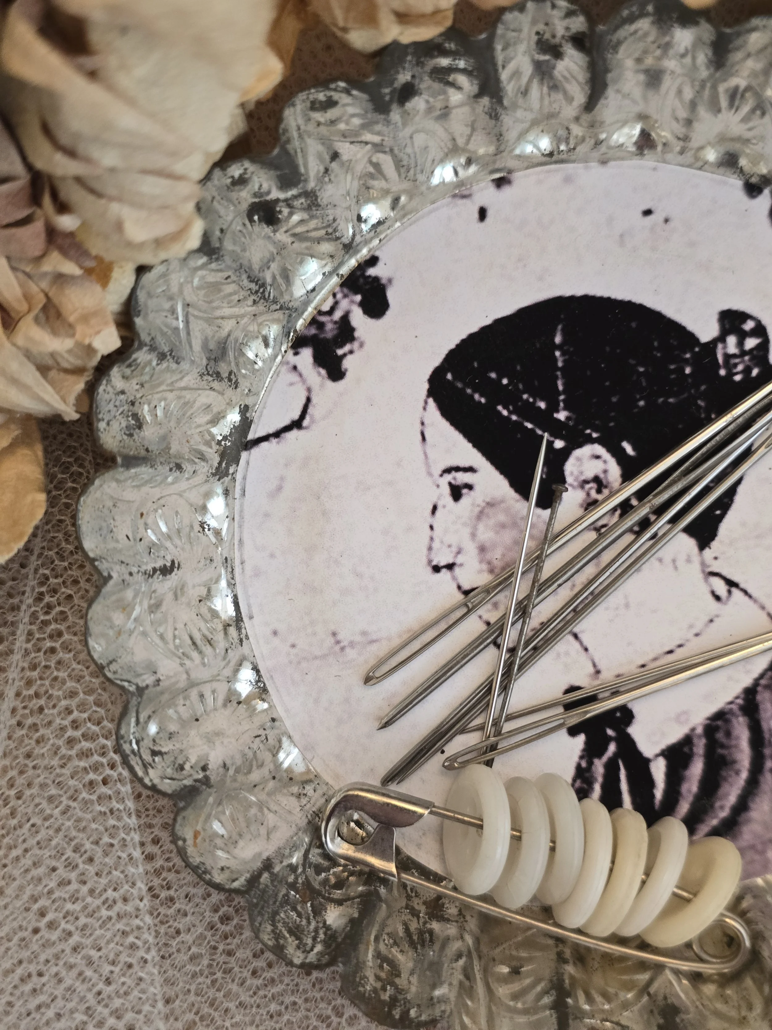 Vintage enamel tart mould repurposed as a needle keep.