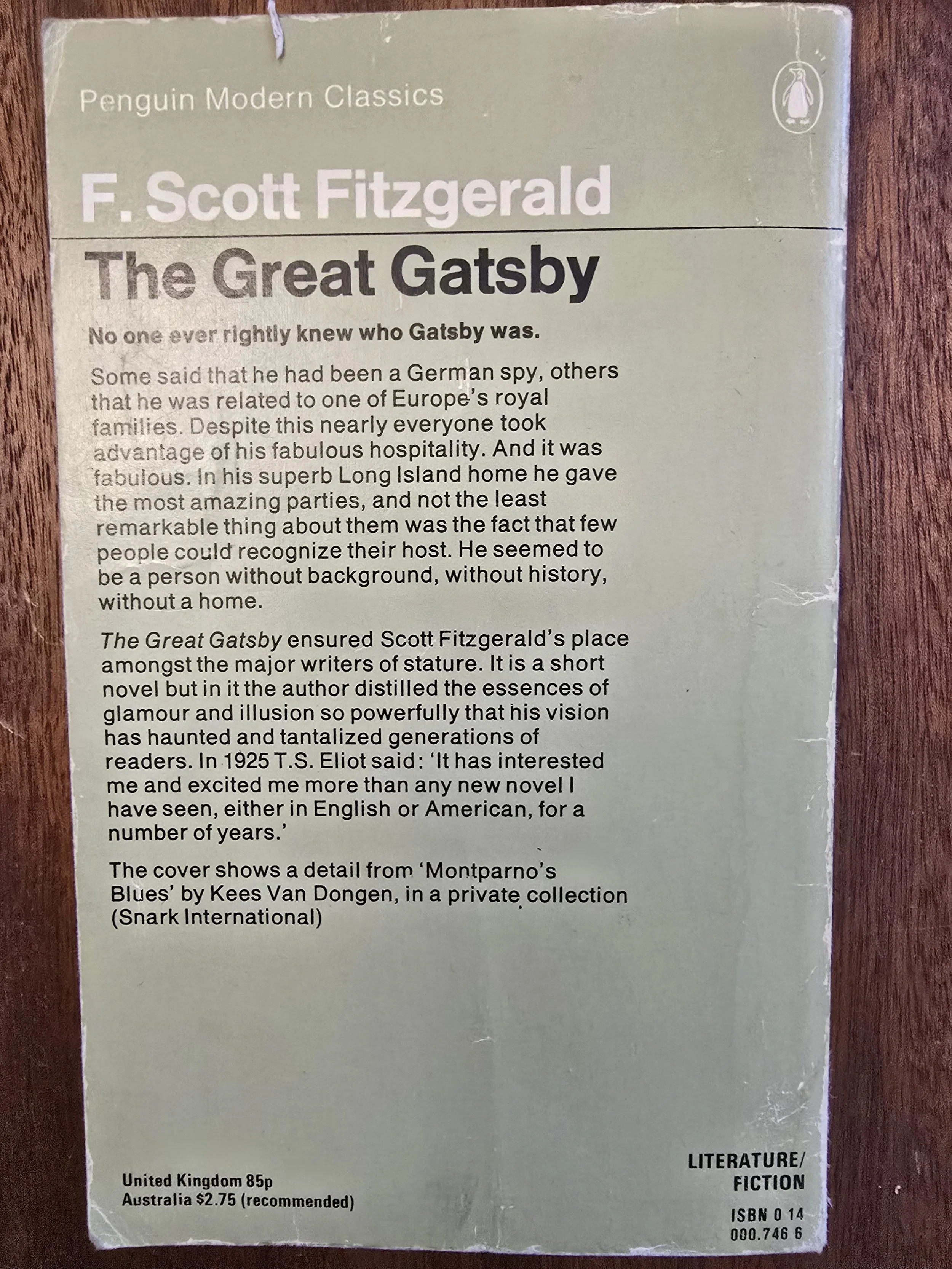 Back cover of The Great Gatsby Penguin Modern Classics edition with synopsis and ISBN.