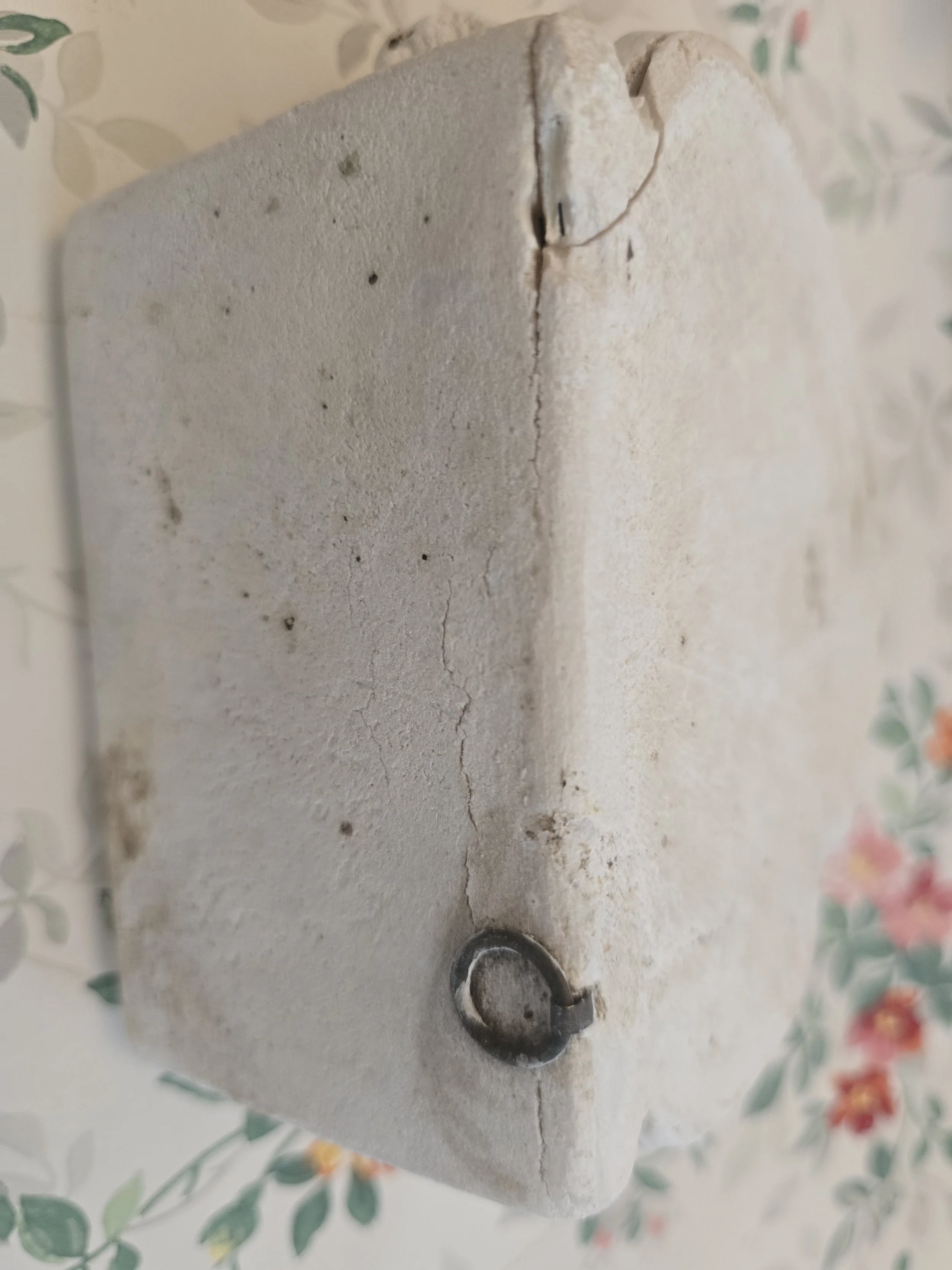 Decorative wall corbel suitable for antique-inspired interiors.