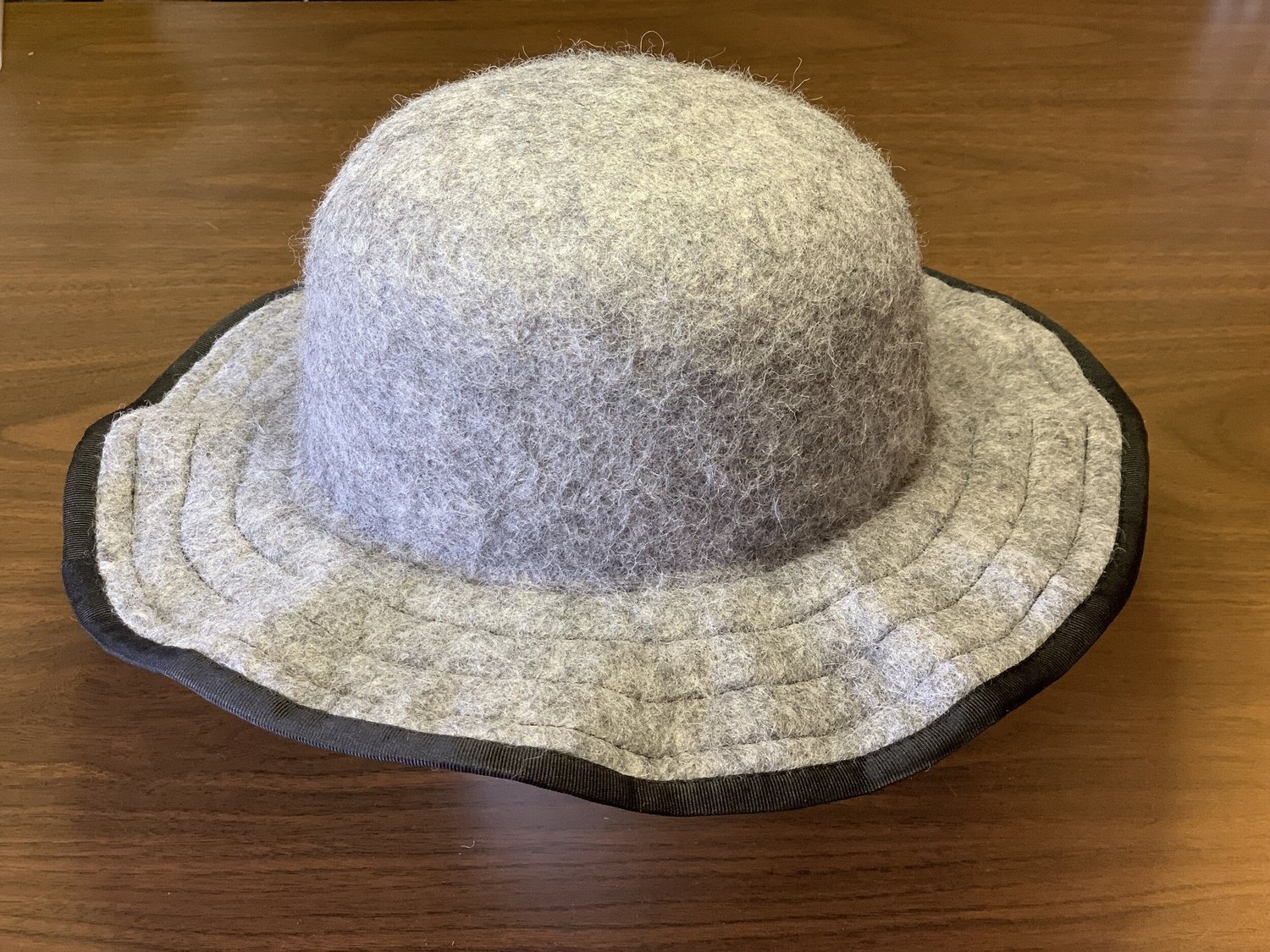 Saks Fifth Avenue Gray Wool Cloche Hat with Berry Trim Vintage 50s Saks Fifth Avenue Millinery Salon Black Cloche  main image 3