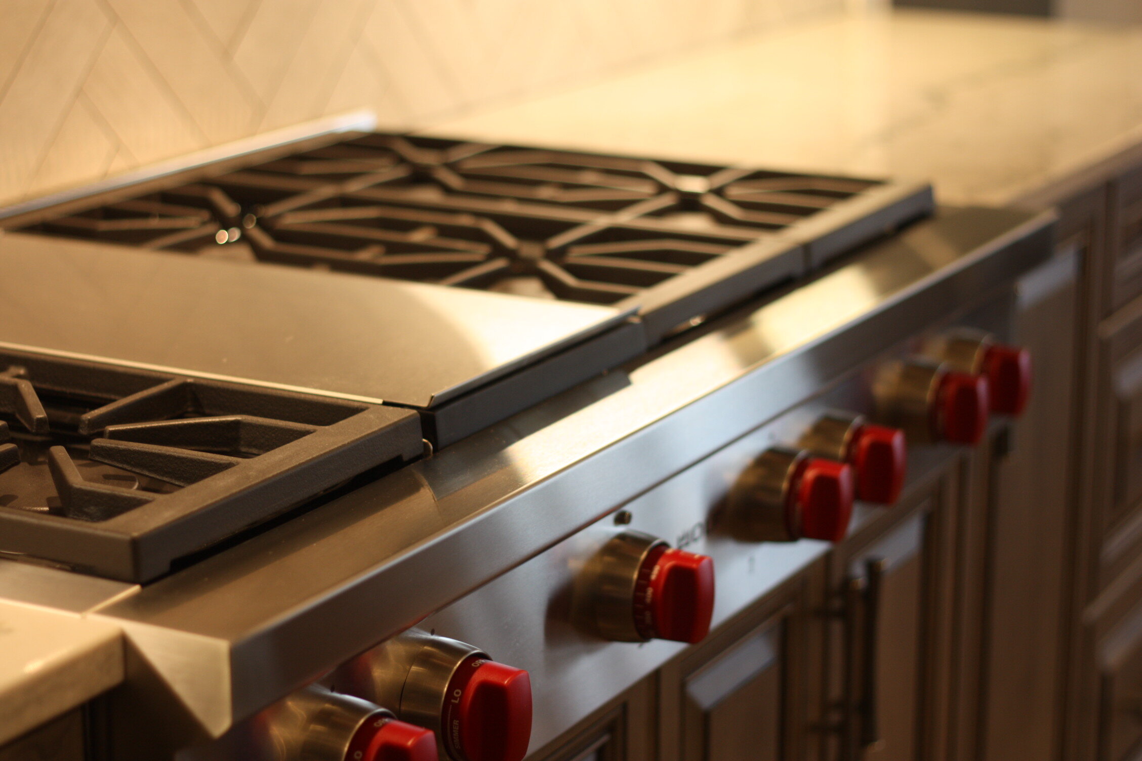 Wolf Rangetop Detail.JPG