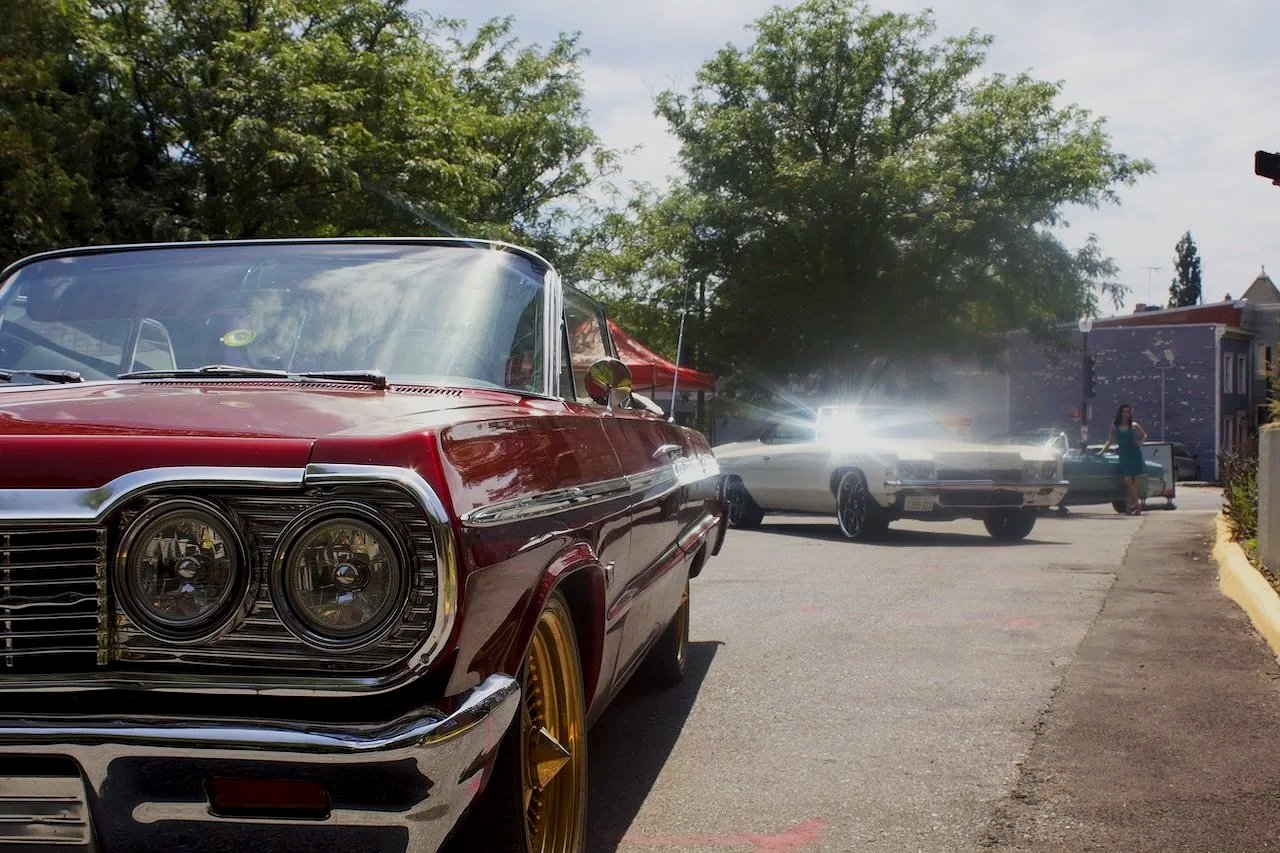 classiccarsandbackgroundmodel.jpg