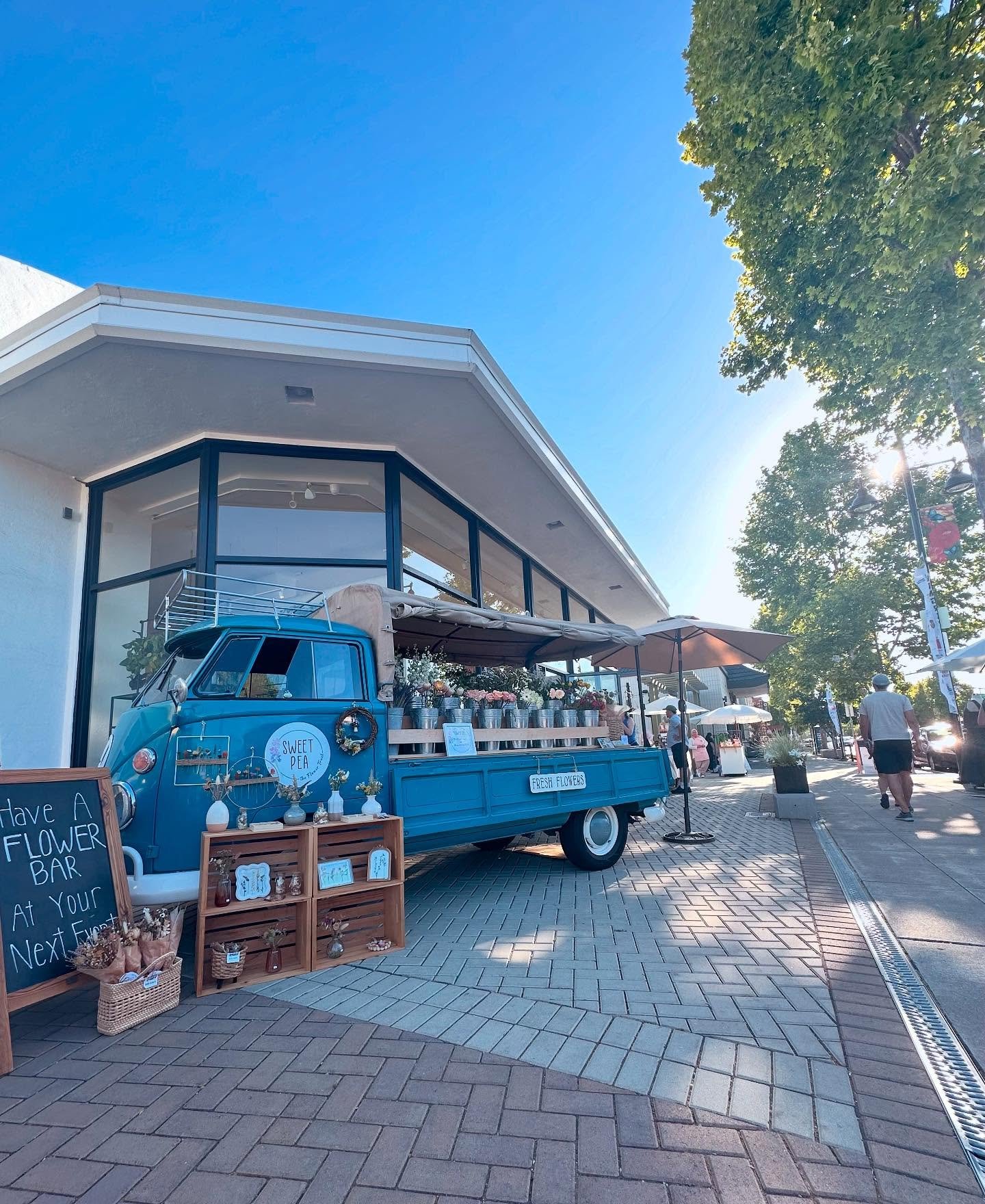 Hot summer night! 💕

#sweetpeatheflowertruck #flowertruck #sfbay