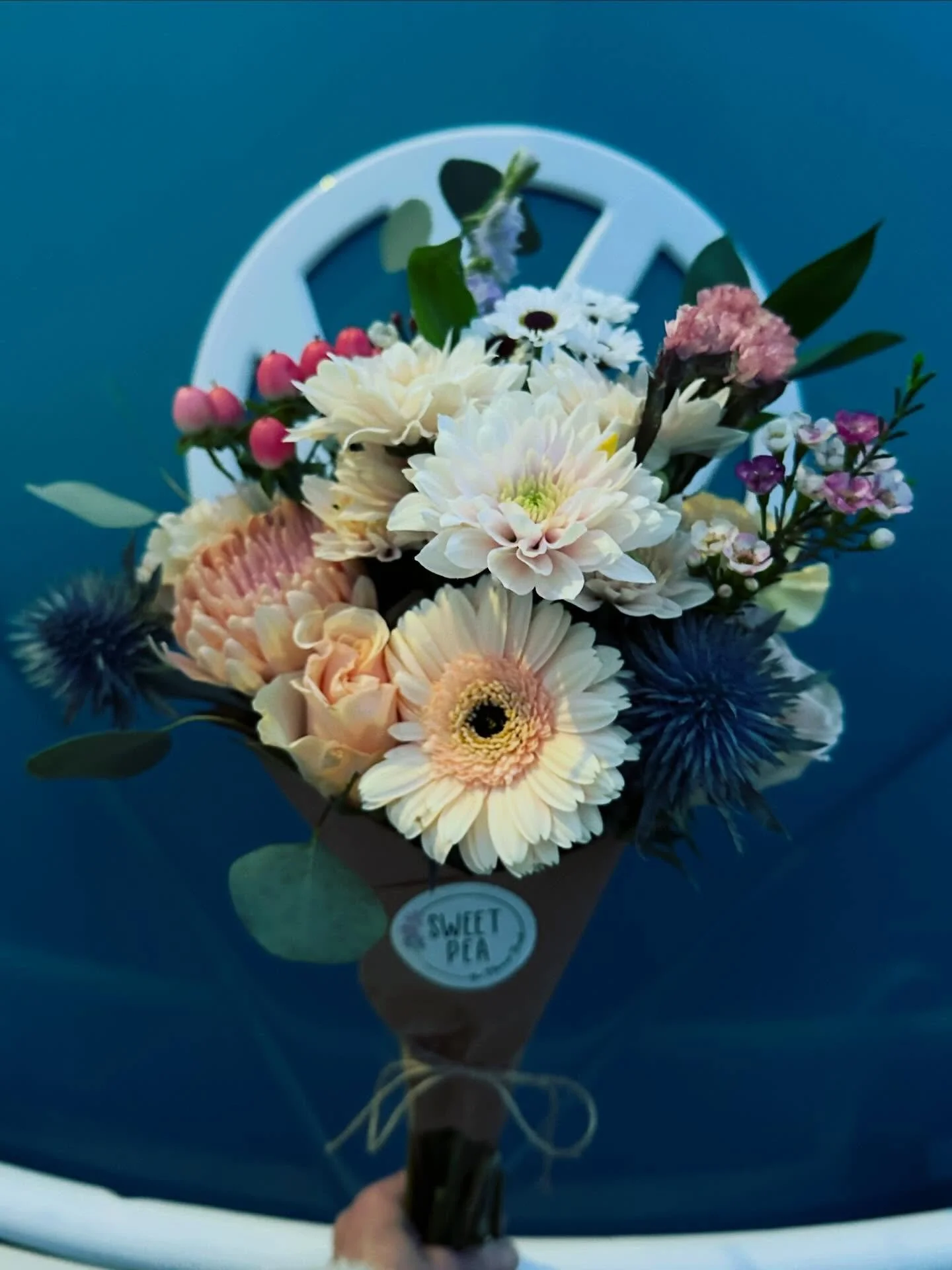 Valentine&rsquo;s bouquets available Saturday 10am-sold out. 💕
Castro Valley @beyondtheleafcv 

#sweetpeatheflowertruck