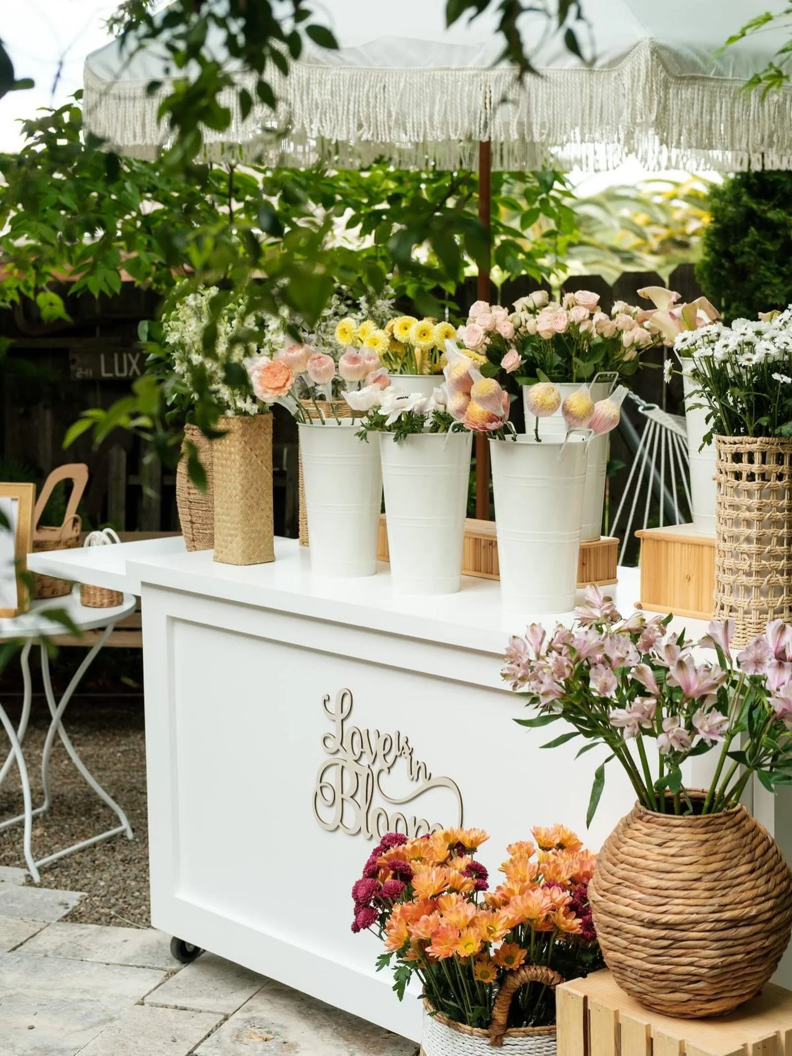 Thank you @brynpower.photography for this lovely picture of the Flower Bar🥰

#sweetpeatheflowertruck 

Flower Truck / Flower Bar / Flower Cart / Corporate Events / Special Events / Activation / Party Favors / Bouquet Bar / Bloom Bar / Pop Ups / SF B