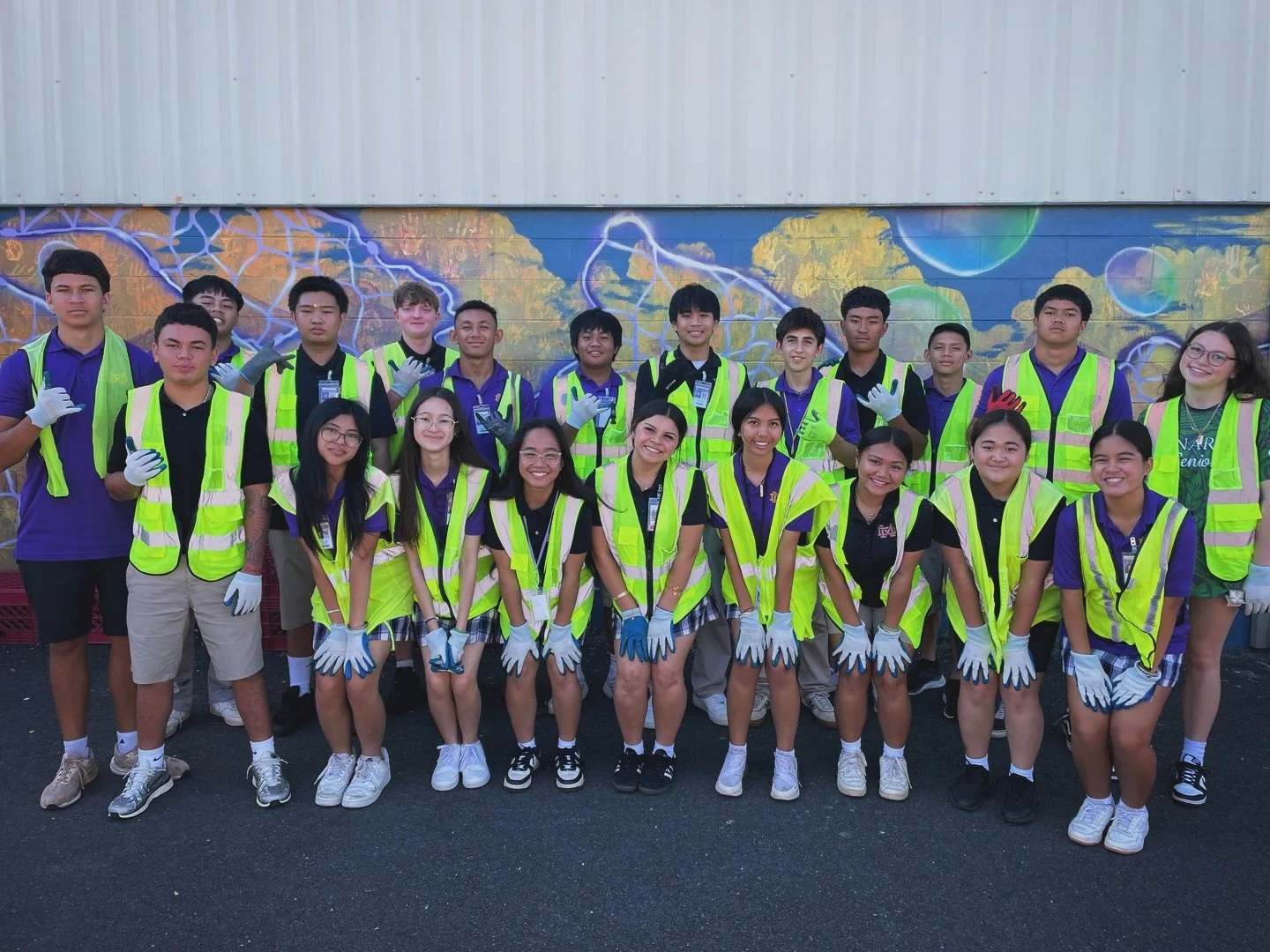 Service in action 💜💛

Yesterday, our 10th graders spent the day volunteering at The Pantry in Honolulu, living out our mission through compassion and community.

Because of their hard work and heart, they helped serve:
&bull; 565 households
&bull; 