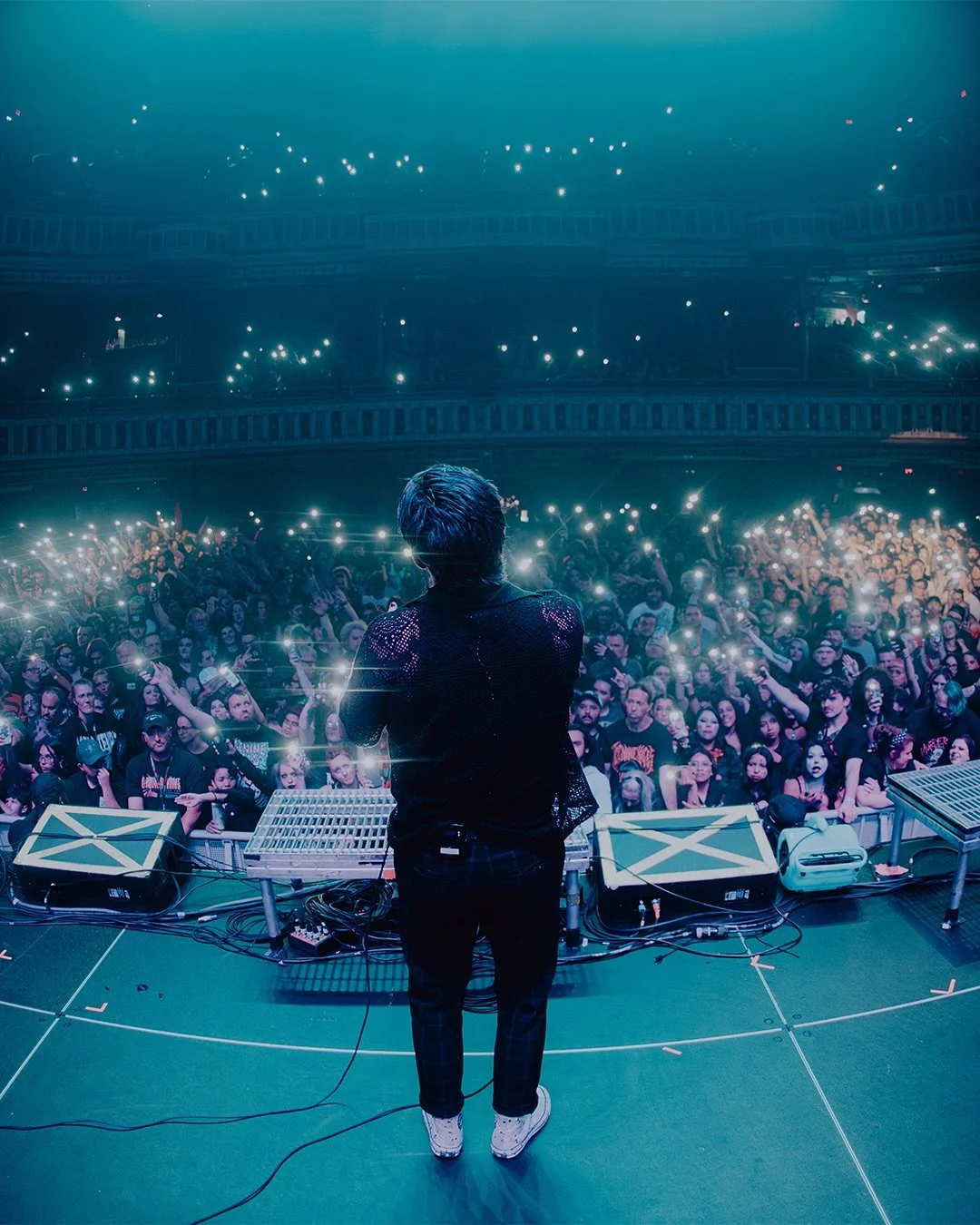 finally dropping some of my favorite shots from the last run i did w/ @thewordalive 

i gotta get better at posting 😵&zwj;💫
think i&rsquo;m going to start making photobooks per tour i do since i like so many of the photos and everything looks bette