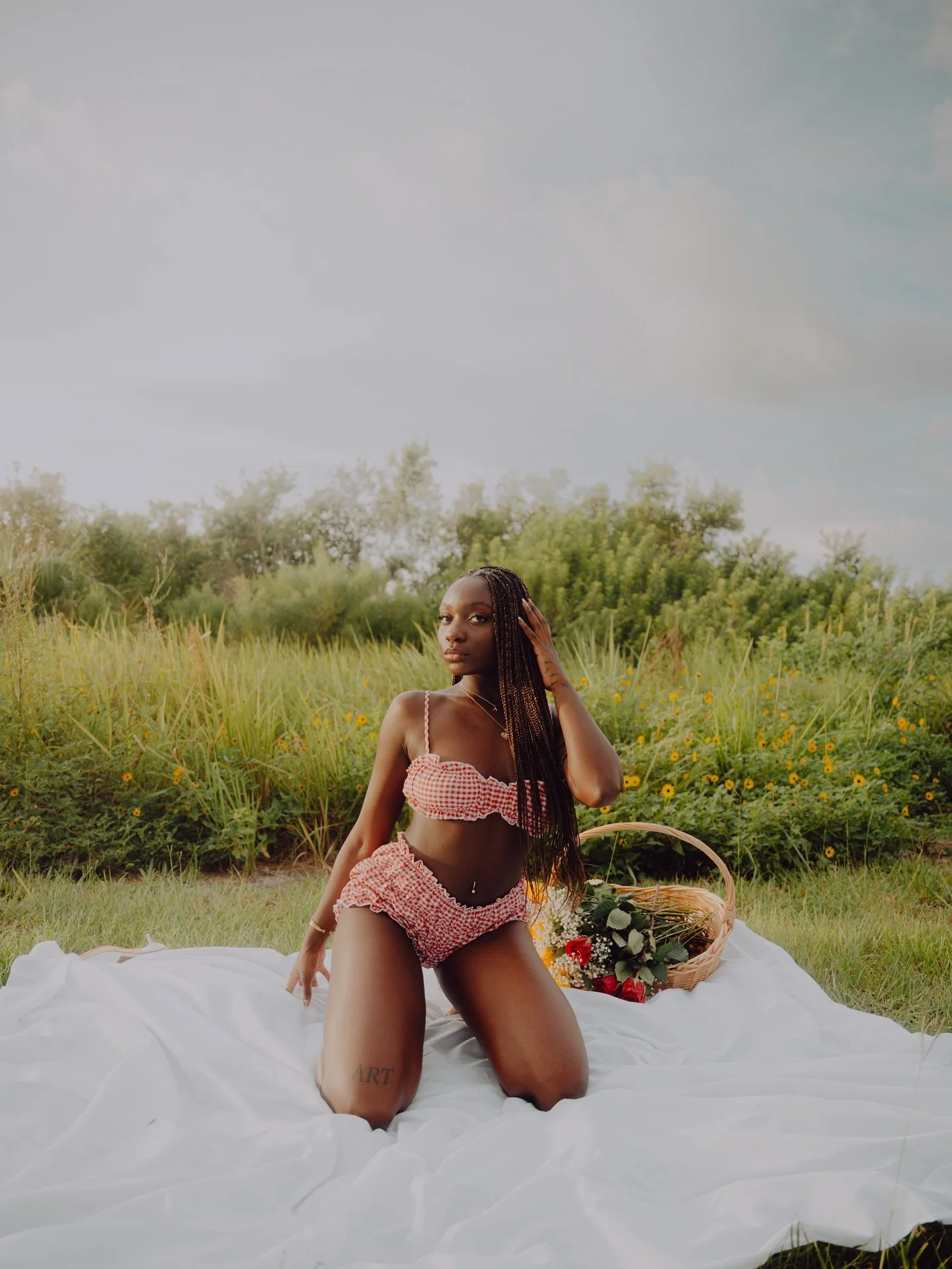 sunrise shoot with @adia_hollist 🤍🌅