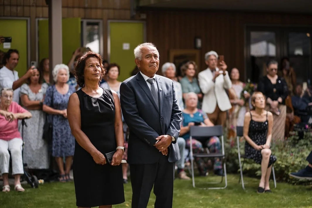 We kijken terug op een mooie 15 augustus herdenking.
Een dag van stilstaan, herinneren en samen verbonden zijn.
Dankbaar voor iedereen die erbij was en samen met ons de verhalen en herinneringen levend houdt. 

Fotografie: Astrid Alling
.
.
#sioh #15