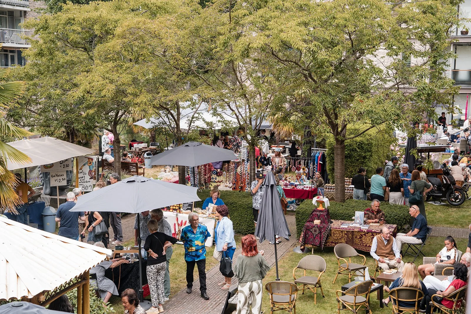 SIOH pasar met muziek door Ruben Poetiray