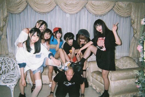 with_idols-585x392.jpeg