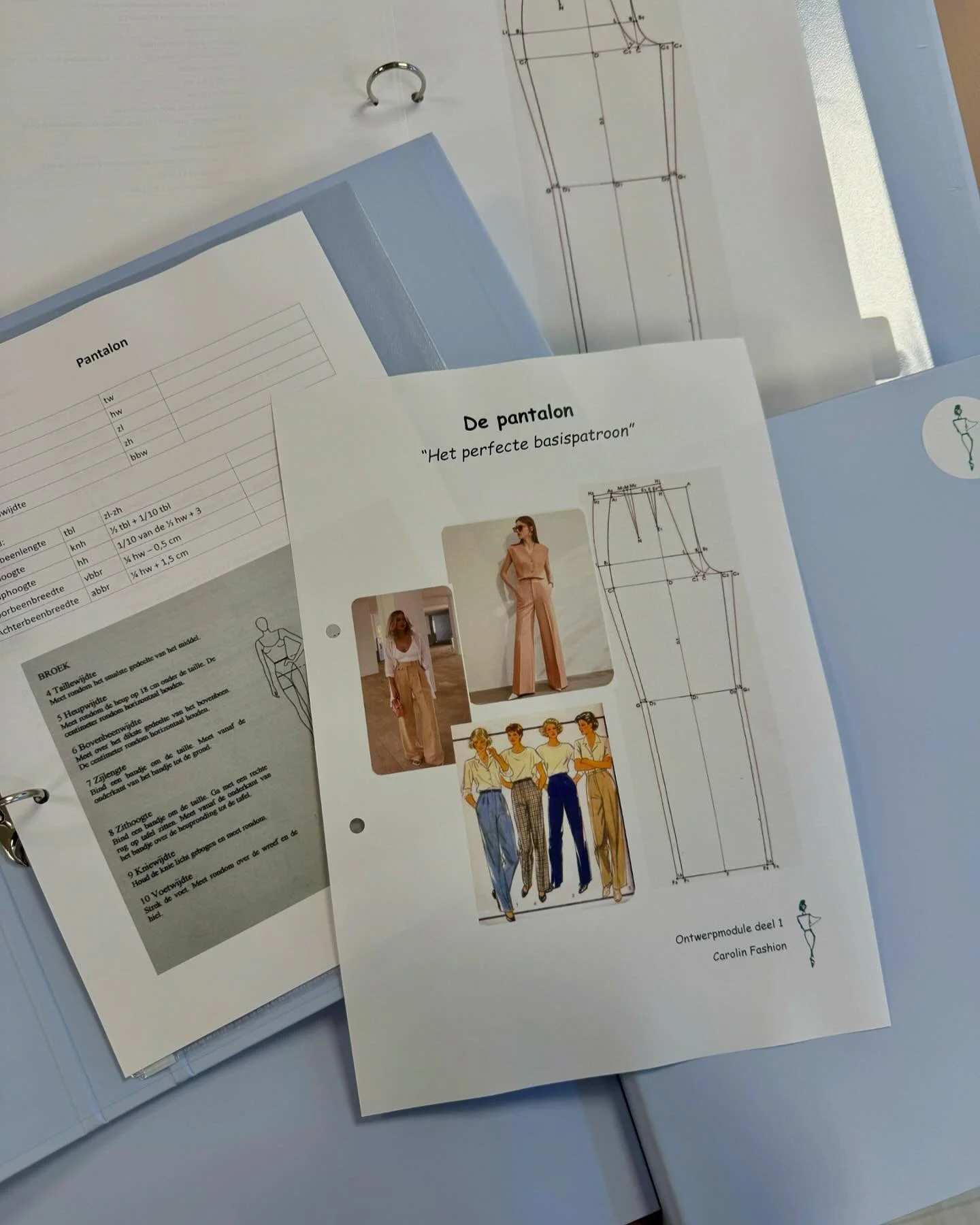 Deze week starten er weer 2 groepen met ontwerpmodule De Pantalon. In deze module gaan we aan de slag met een basispatroon voor een pantalon. Het patroon tekenen we aan de hand van het Rundschau tekensysteem. Daarna maken we een pasmodel zodat jij me