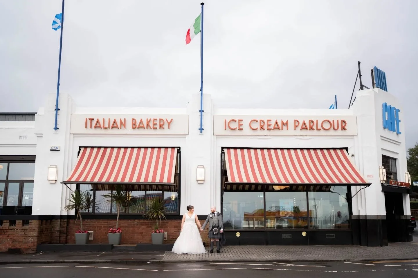 Getting married in Largs - it would be rude not to visit @nardinis_cafe 🥰🍦

venue - @brisbanehouselargs
celebrant - @lesley.celebrant
photo/video - @pamdancreations
content creator - @fifteenmgmt
amy wore - @gillians.bridal 
band - @sticksnkic