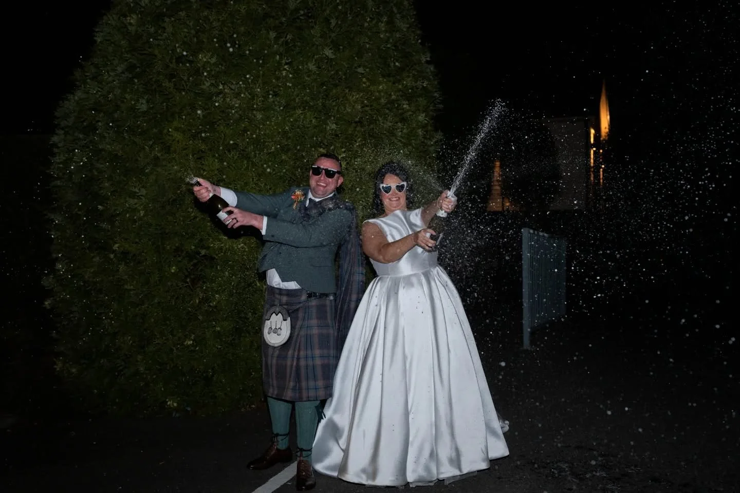 First time having a go at the prosecco pop and it did not disappoint!!🍾 How to know it's gone outrageously well? Your jacket is absolutely drenched in prosecco ofcourse. Not to worry though, they had a 2nd bottle for entering their evening reception