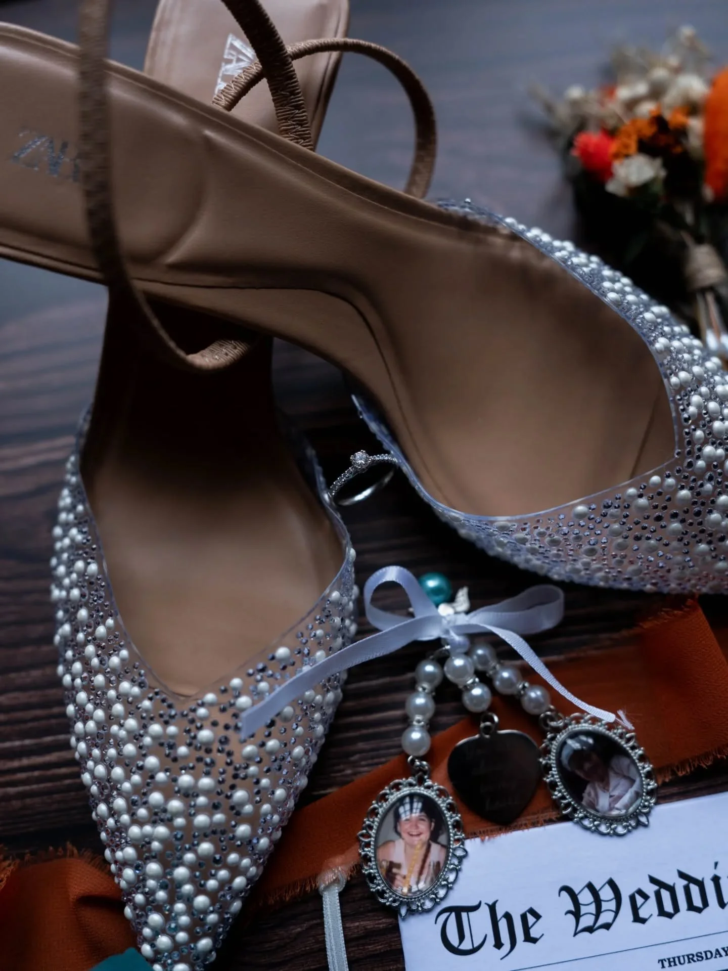 Your wedding day details✨️

Breaking the grid up with some wedding details. All the little things which make the bigger picture of your day.
We love arriving in the morning, collecting all the little pieces you've chosen from shoes to jewelry, memory