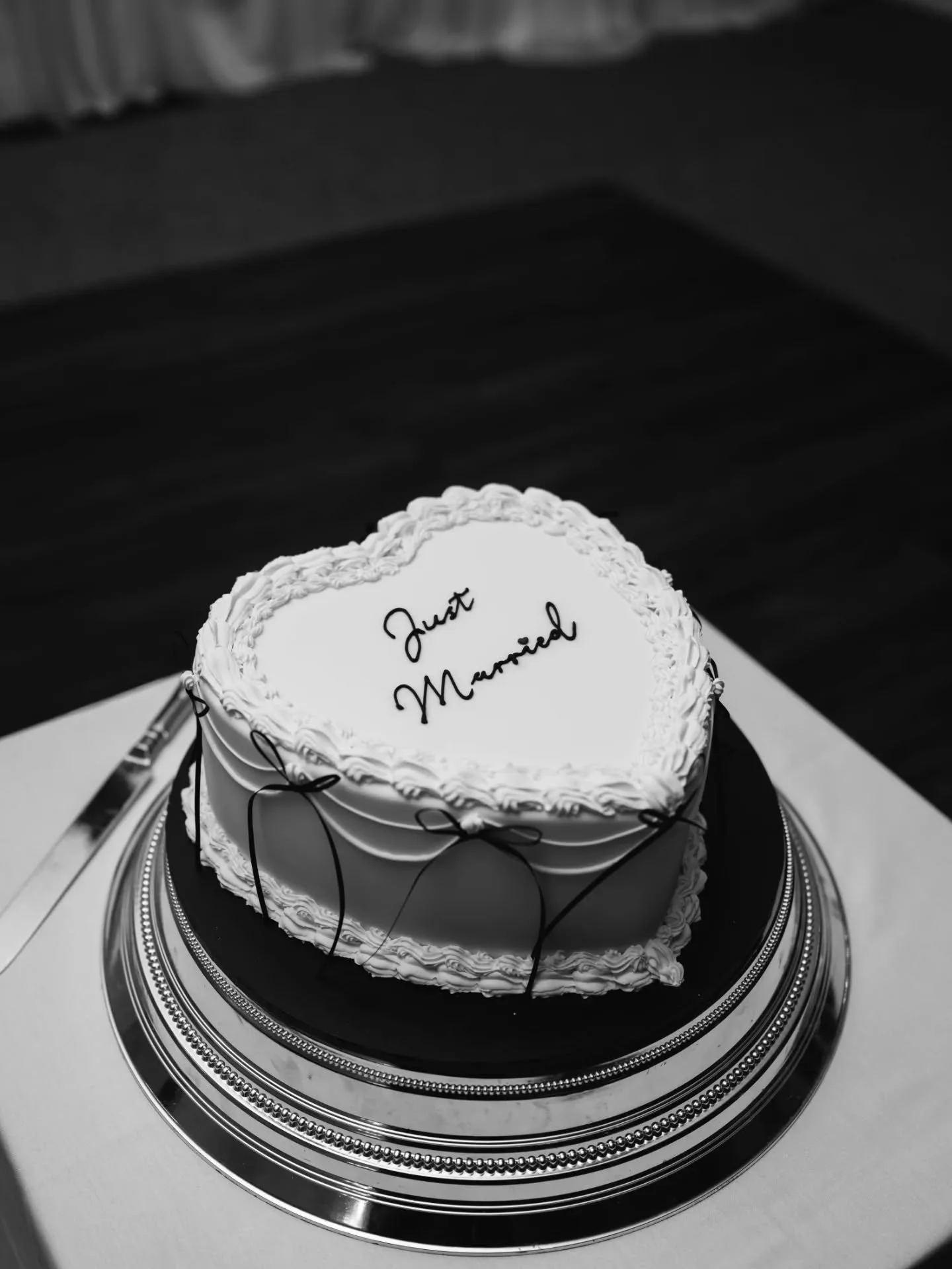 A valentines day wedding💌

Ainsley + Adam decided there was no better day to tie the knot than the day of love itself - and Adam made sure to not forget some beautiful v'day roses to mark the occasion. They wasted no time and planned their big day i