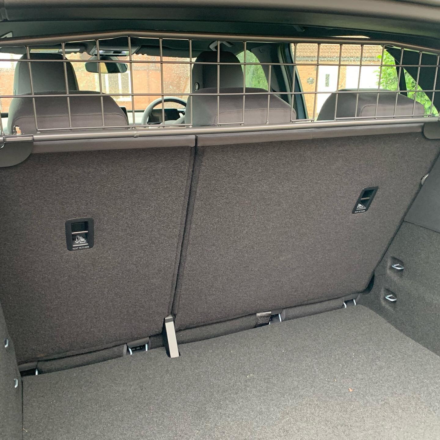 We were delighted to be asked by our partners Travall to test out their first pre production dog guard designed specifically for VW ID3. We were very pleased with the ease of fitment and the high quality finish. These will be available in around 8 we
