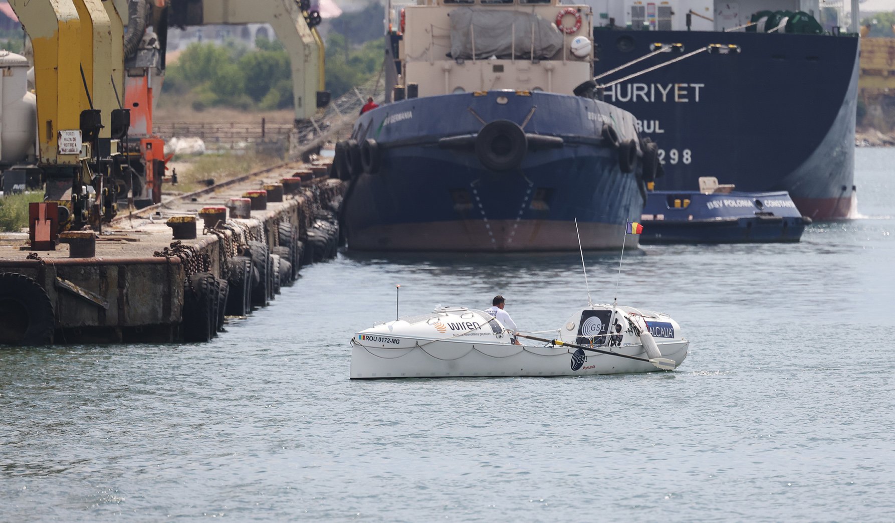 Alex Dumbrava IESIRE SPRE LARG barca rame Mangalia - Batumi iulie 2023 02 med.jpg