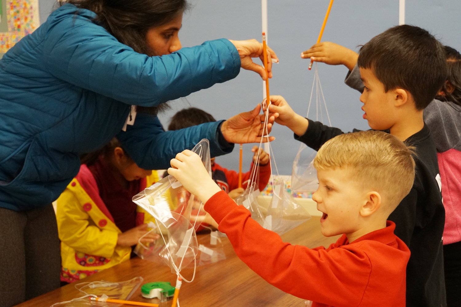 DSC01139_Teacher_children_pencil-thread-experiment - Web.jpg