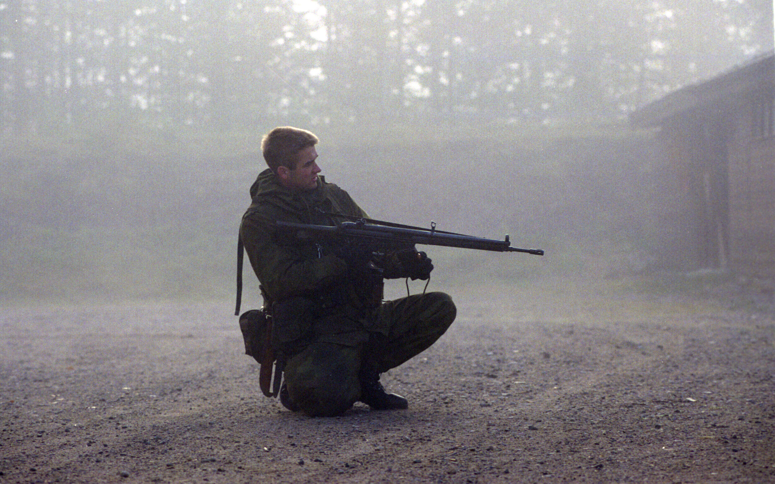  A Norwegian trainee on a range day, 1998. From this angle, you can see the unique pattern of charging handle that was used by Kongsberg on the AG3. 