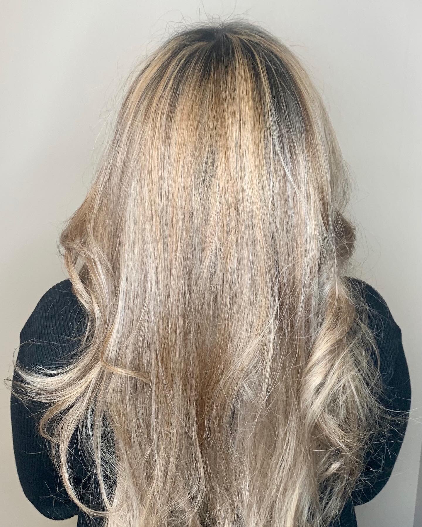 Frosty blonde to match the storm ❄️ hope everyone is staying safe out there ⛄️ 
Hair by @classie_beauty 
Swipe ▶️ to see her transformation 
🌱 #avedalifestylesalon #avedasalon #davines #theeternaldavines #bethlehem #bethlehemhairstylist