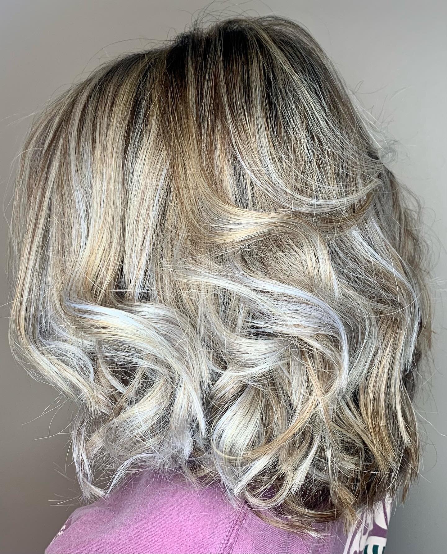 😍Beautiful color by our talented stylist Cassie @classie_beauty 
Swipe ▶️ to see her before 
🍃Call (610) 419 1111 to schedule your appointment🍃