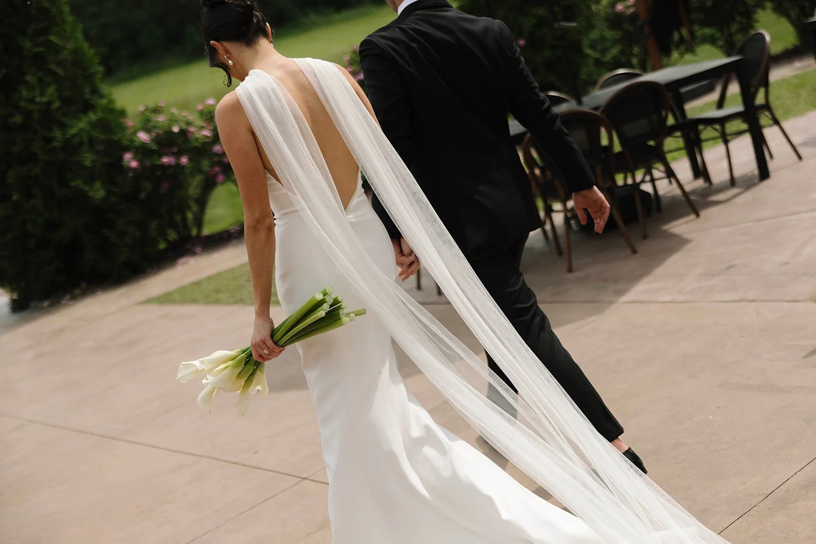 A Sleek Vineyard Wedding with Sculptural Florals and Really Romantic Details