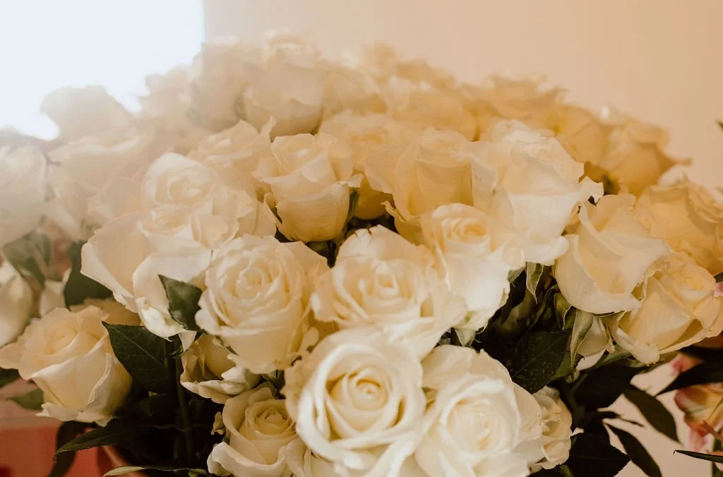 How Much Should You Spend on Wedding Flowers? A Realistic Guide for Couples 💐