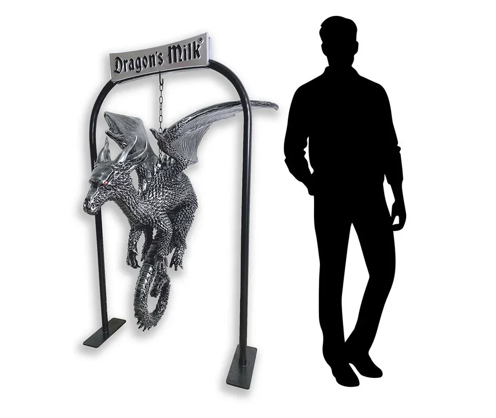 OVERSIZED SCULPTURES