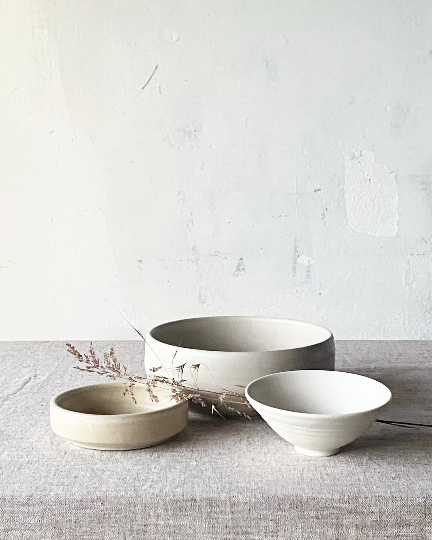 Schlichtes Schalen Set ( Steinzeug&amp;Porzellan ) 85&euro;

Bei Interesse gerne eine PM an mich🤗

Weitere SETs siehe von Story heute und Highlights