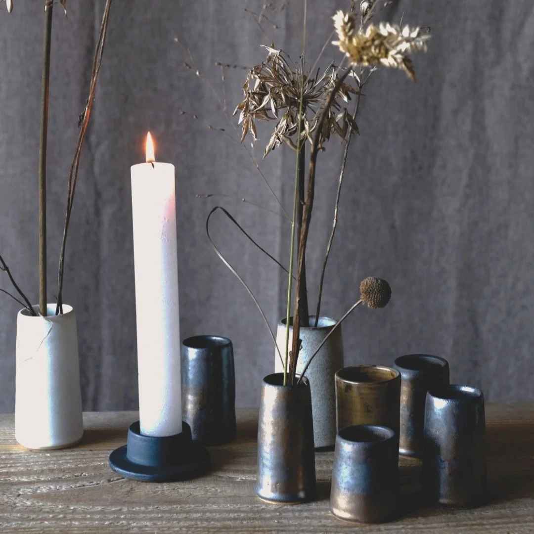 Licht und Dunkel.....wie sehr strebt alles in mir in das lichte, helle, warme...eine Ausdehnung in mir dessen Ausgangspunkt tief in der Erde zu finden ist. Die Erde die uns alle tr&auml;gt, ohne jemals m&uuml;de davon zu werden. Ehrf&uuml;rchtig lege