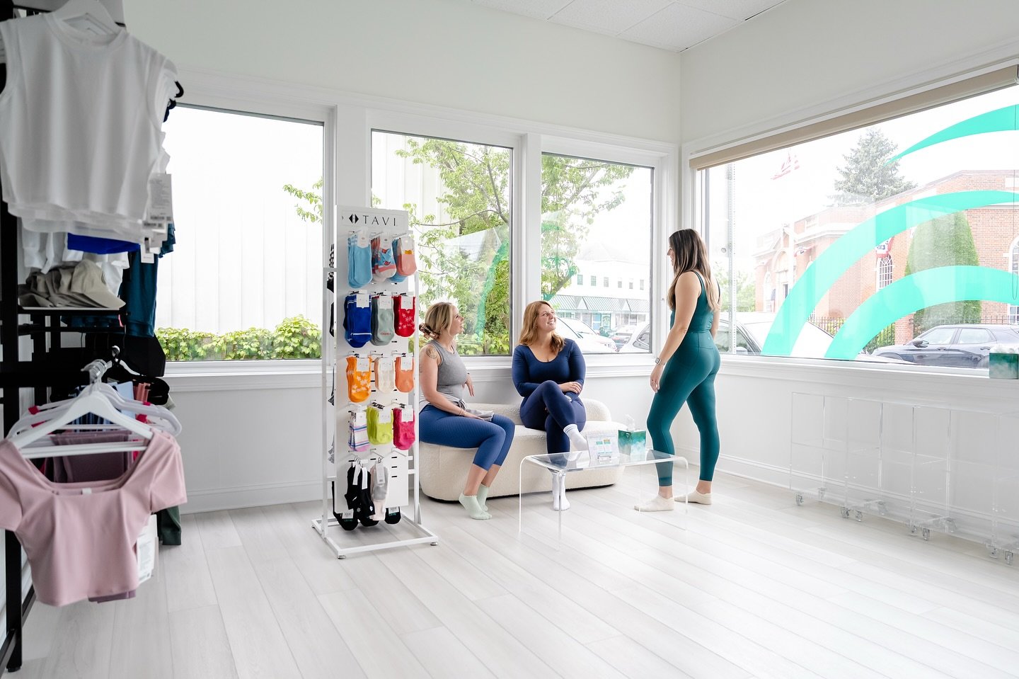 A few more with the @btonefitnessmarblehead crew 🩵

#bostonfitnessphotography #fitnessphotographer #btone #btonefitness #pilatesstudio