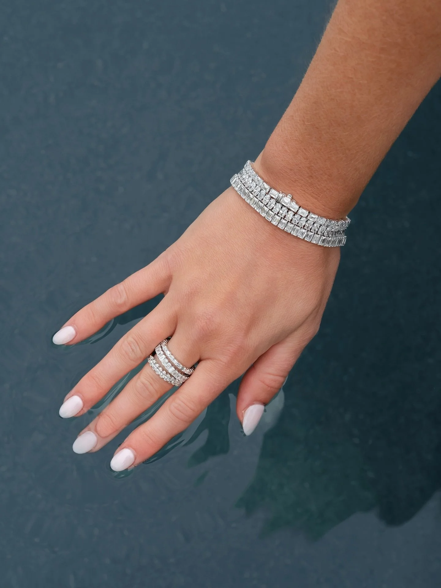 dripping in diamonds with @oriannaajewelers 

models: @bees_photobook @scarlett.fontaine 
@madtalentmanagement 

#diamondbracelets #jeweleryphotoshoot #capecodphotographer #bostonphotographer
