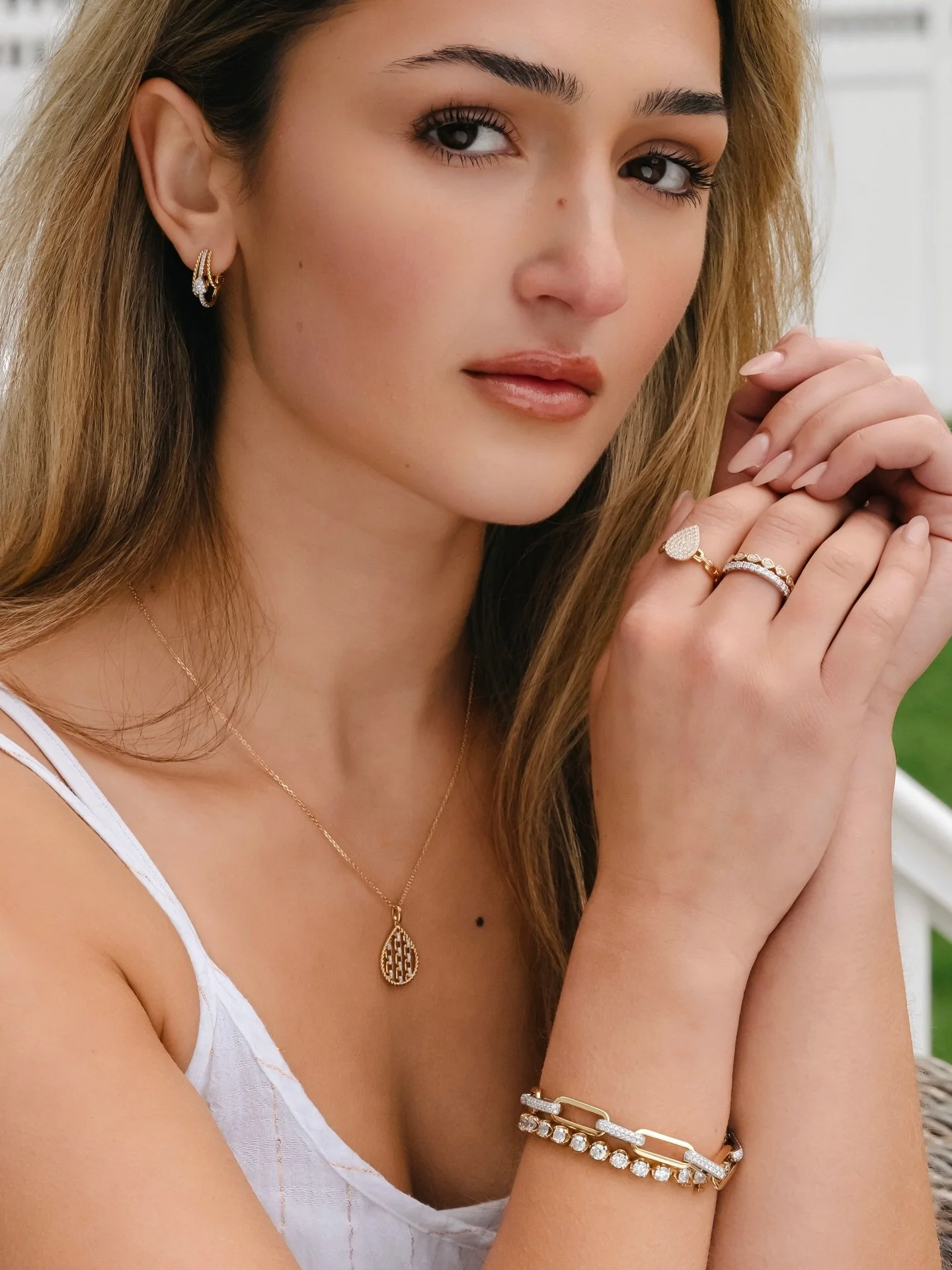 last few from @oriannaajewelers spring shoot 💎

models: @scarlett.fontaine @bees_photobook 
@madtalentmanagement 

#bostonphotographer #jewelryphoto #diamondbracelet #diamondsetting #photographersofinstagram #sonyalphasclub #sonyalphafemale
