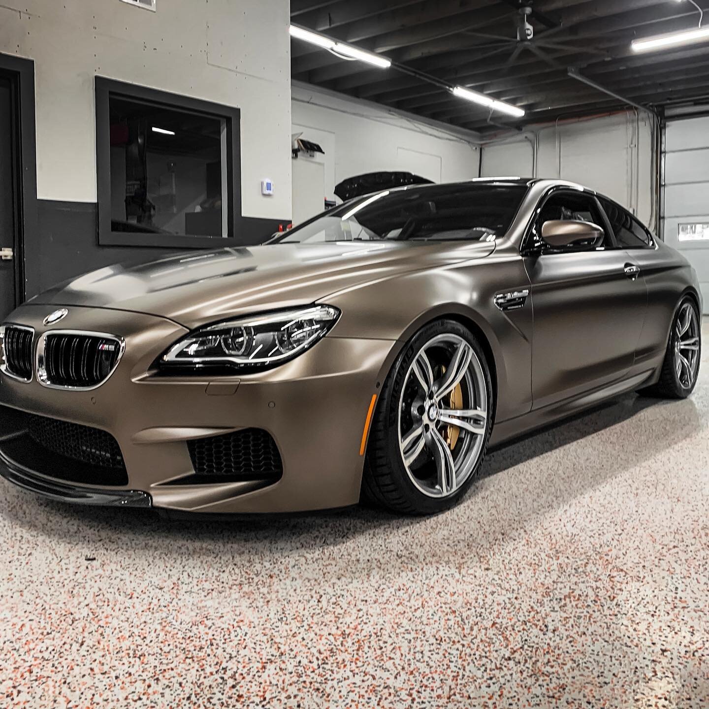 This one is a beauty - Frozen bronze metallic paint with the carbon fiber accents and a set of H&amp;R&rsquo;s to top it off 👌

#f13 #f13m6 #bmwm6 #m6 #drivetastefully #hrsprings #mpower #bmwm #bmwmpower #inlineautowerks #automotivetechnician #autom