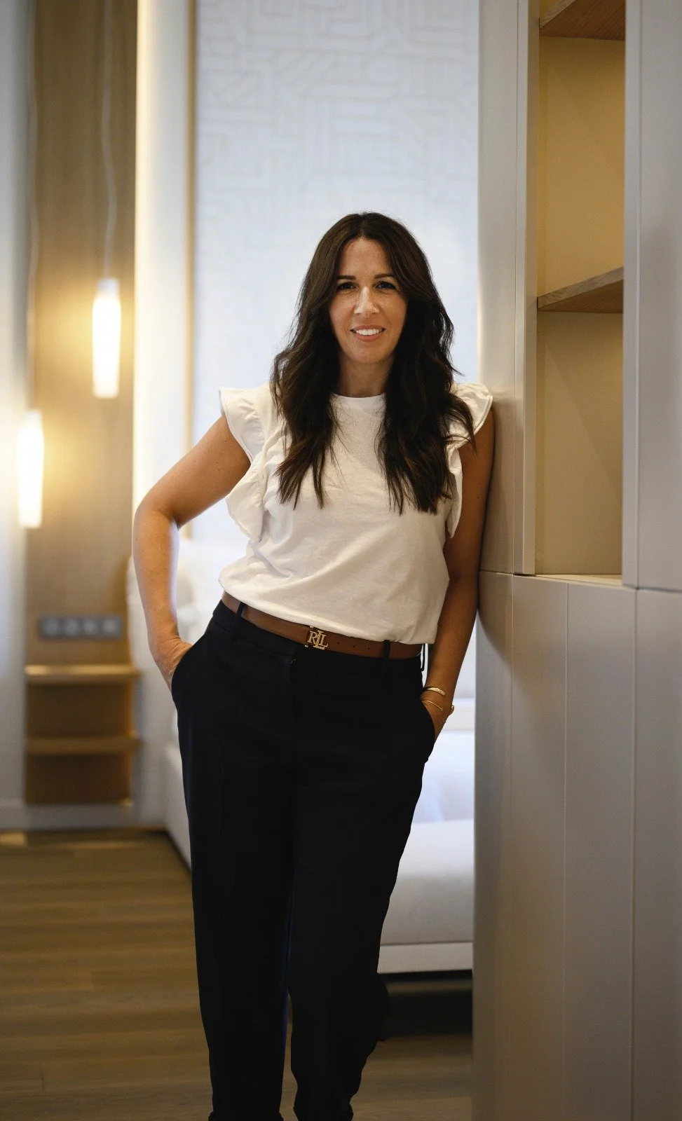 « À chaque étape, de la structure au moindre détail, je recherche la précision pour créer des espaces qui se vivent naturellement. La matière et la lumière guident mes décisions : c’est leur dialogue qui donne au projet son identité et sa capacité à 