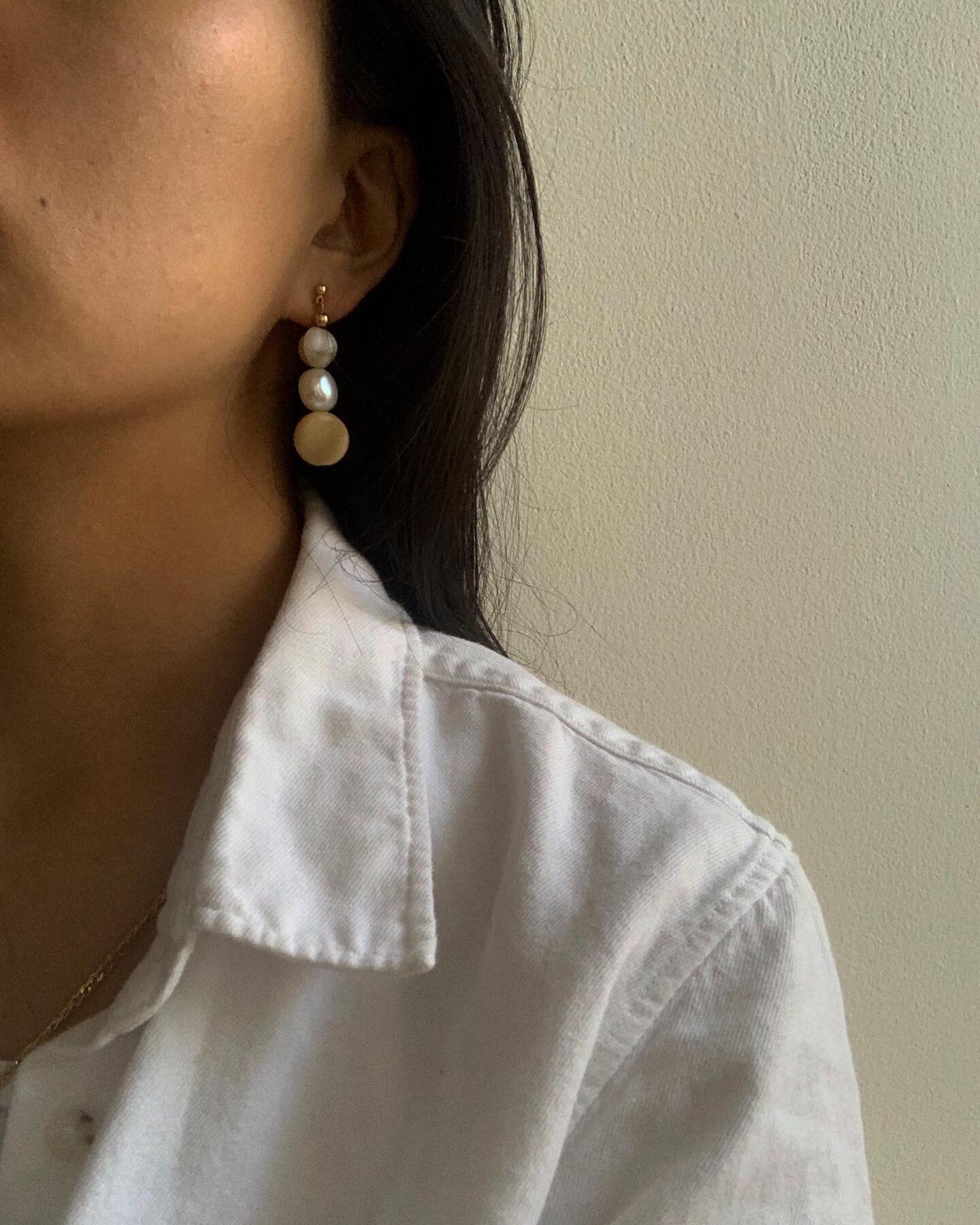 our mila earring available in sand &amp; cream ☁️ 
.
.
.

#simeonanewyork #handmadejewelry #pearls #pearlearrings #freshwaterpearls #localdesigner #jewelry #handcrafted #earrings #nyc #aapiowned