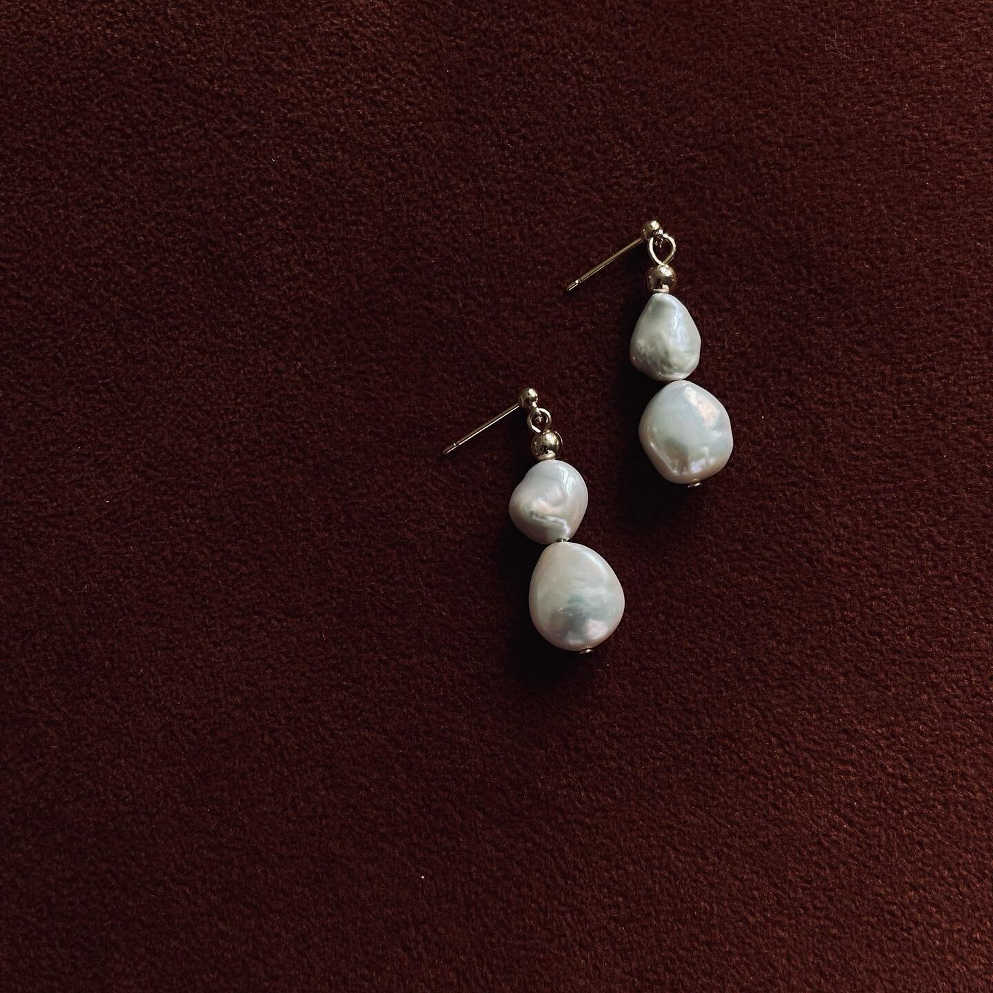 our gail earring 🥀 available online
.
.
.
.

#simeonanewyork #handmadejewelry #pearls #pearlearrings #freshwaterpearls #localdesigner #jewelry #handcrafted #earrings #nyc #aapiowned