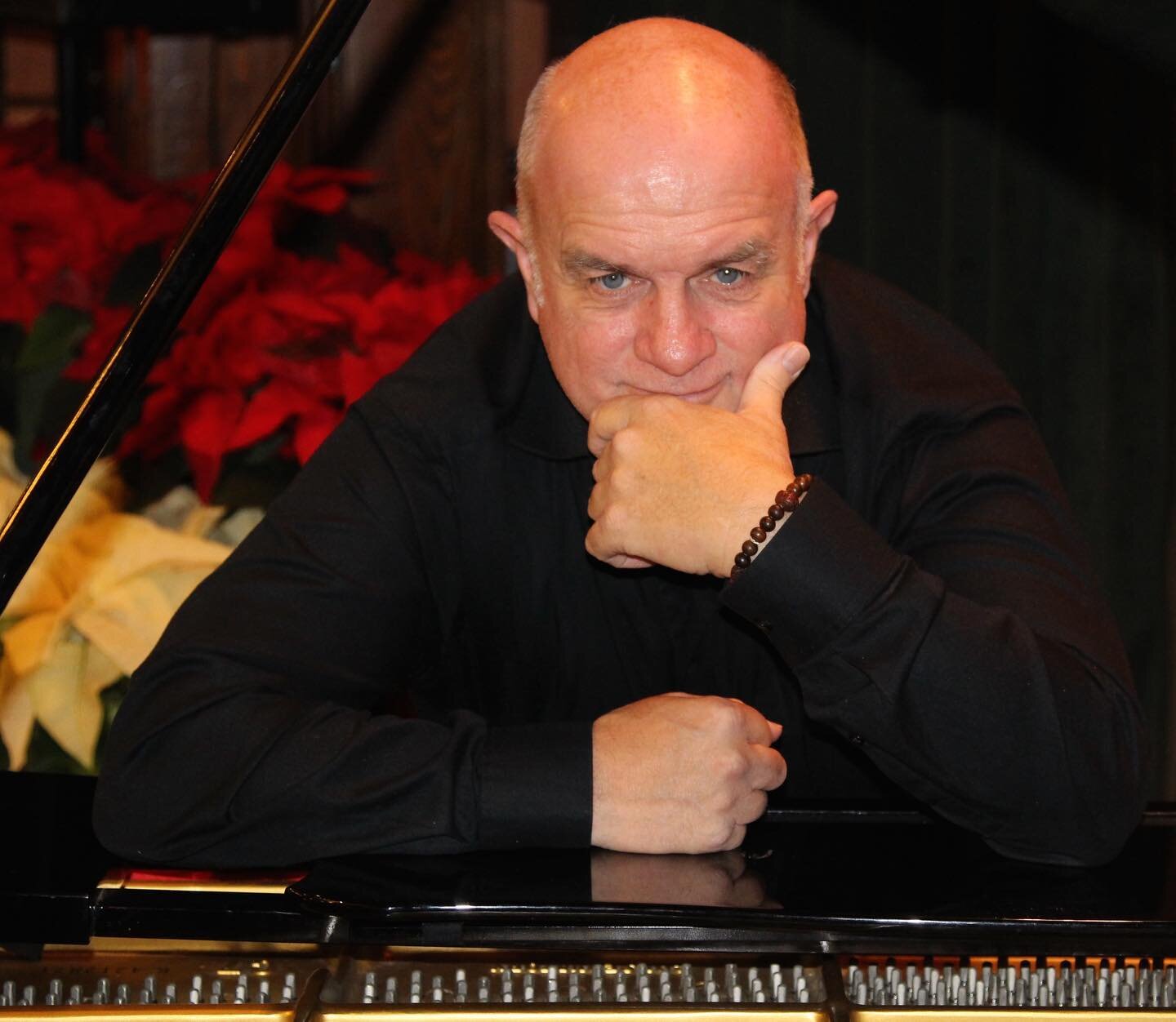 Tonight at 5:30pm, a soothing, meditative hour of piano music, Bulgarian lullabies and improvisation by Provincetown&rsquo;s very own John Thomas. What a perfect way to celebrate the season and welcome fall! 🍁🎶