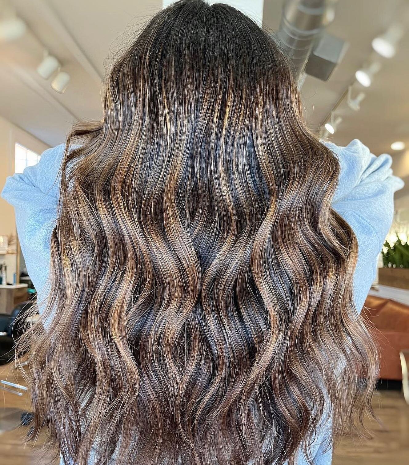 brunette perfection 😍

Hair By @artistry.by.danielle 
.
.
.
#risalons #rihairstylist #pvdhair #pvdhairsalon #pvd #bristolri #02809 #balayage #brunettebalayage #brunette #beachwaves #hair #redken #redkenshadeseq