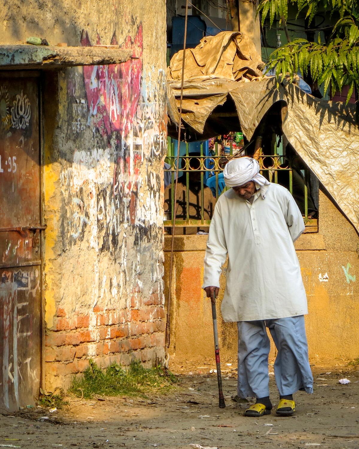 Man walking with cane in New Delhi, India Geo-portrait_©HowardWolff-5.jpg